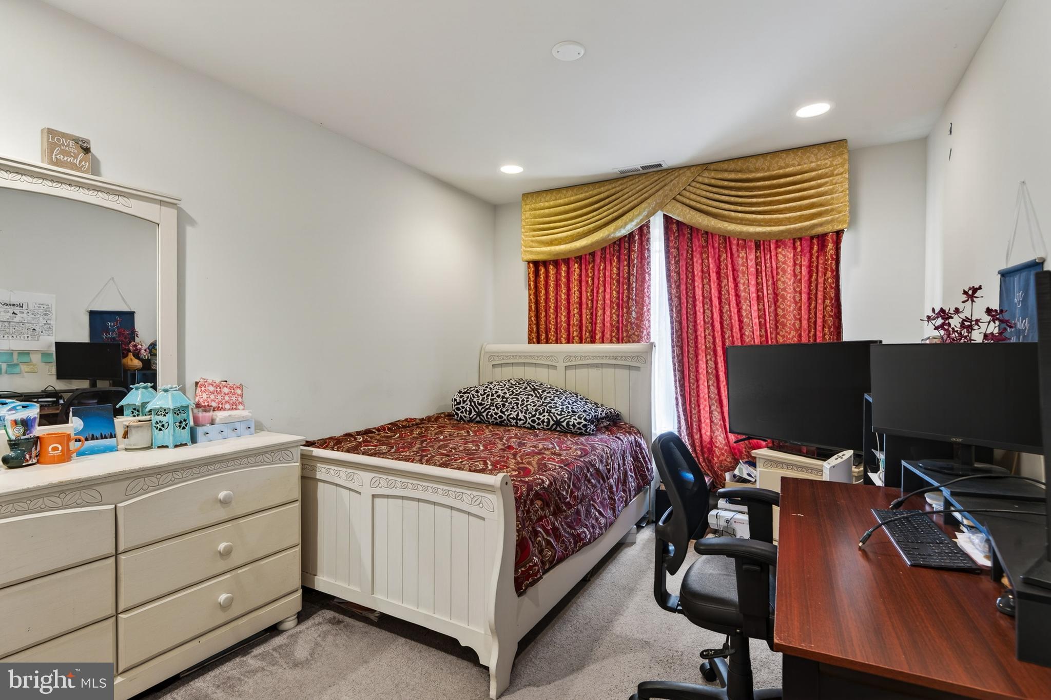 HUNTINGDON VALLEY - Residential