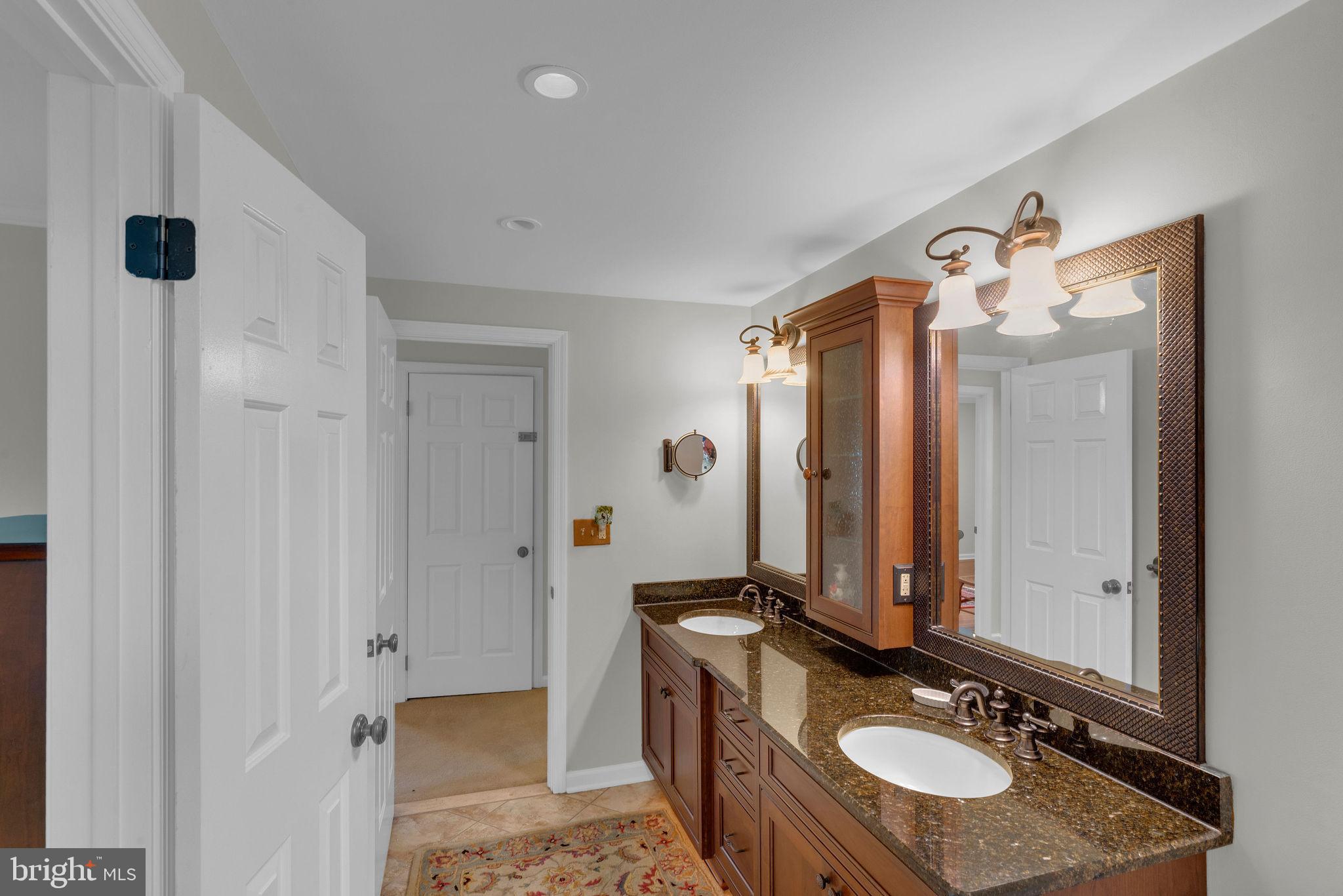 OLD MILL ESTS - Residential