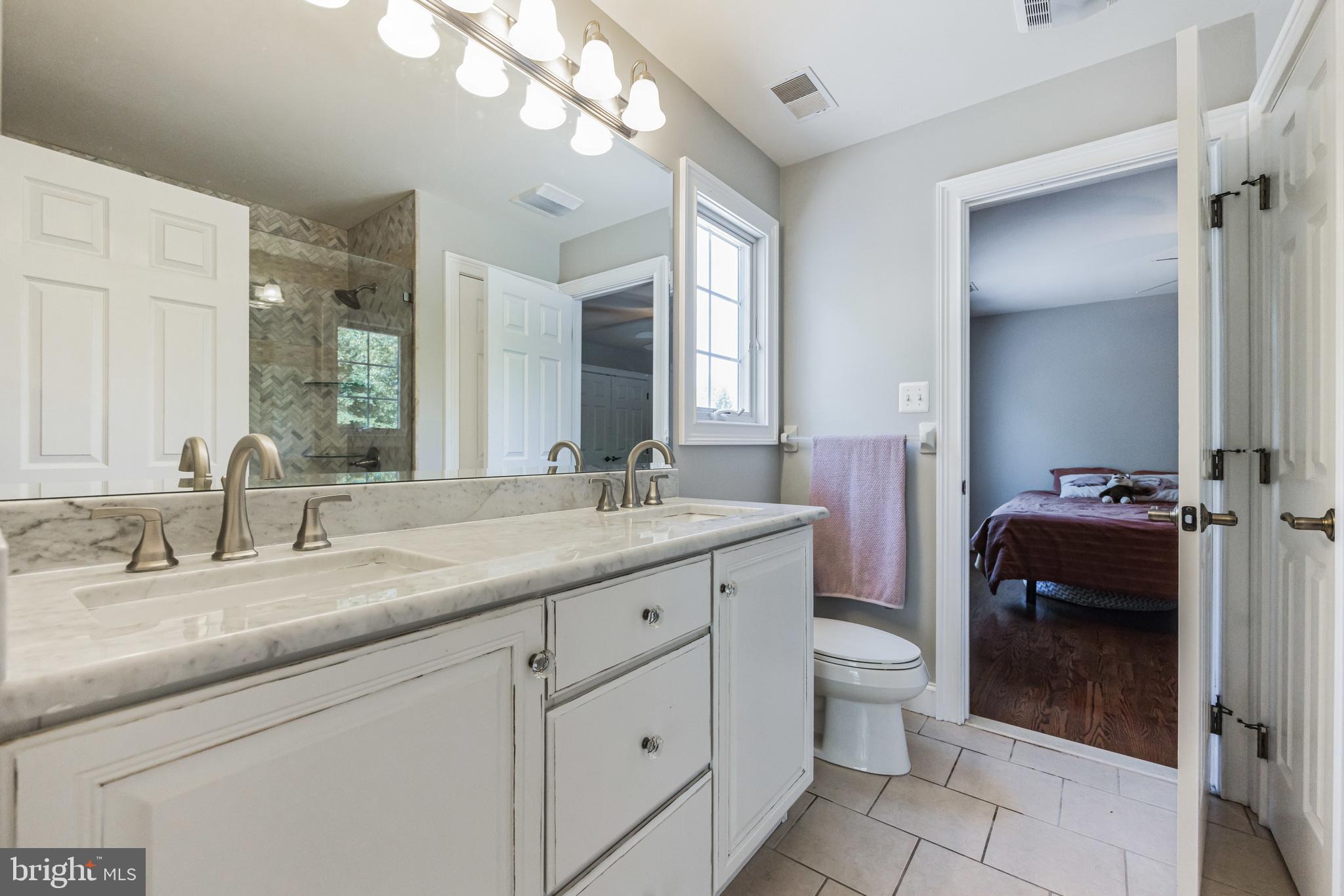 OAK HOLLOW - Residential