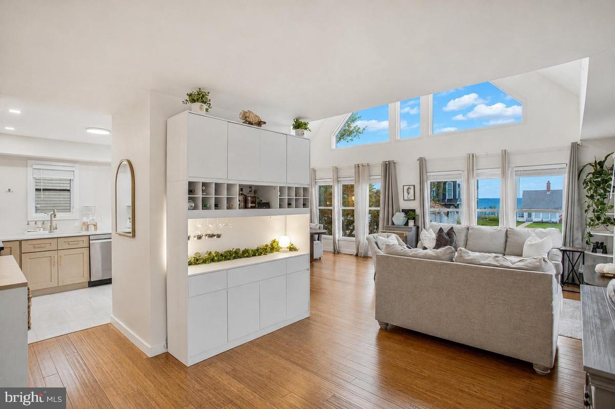 SELBY ON THE BAY - Residential
