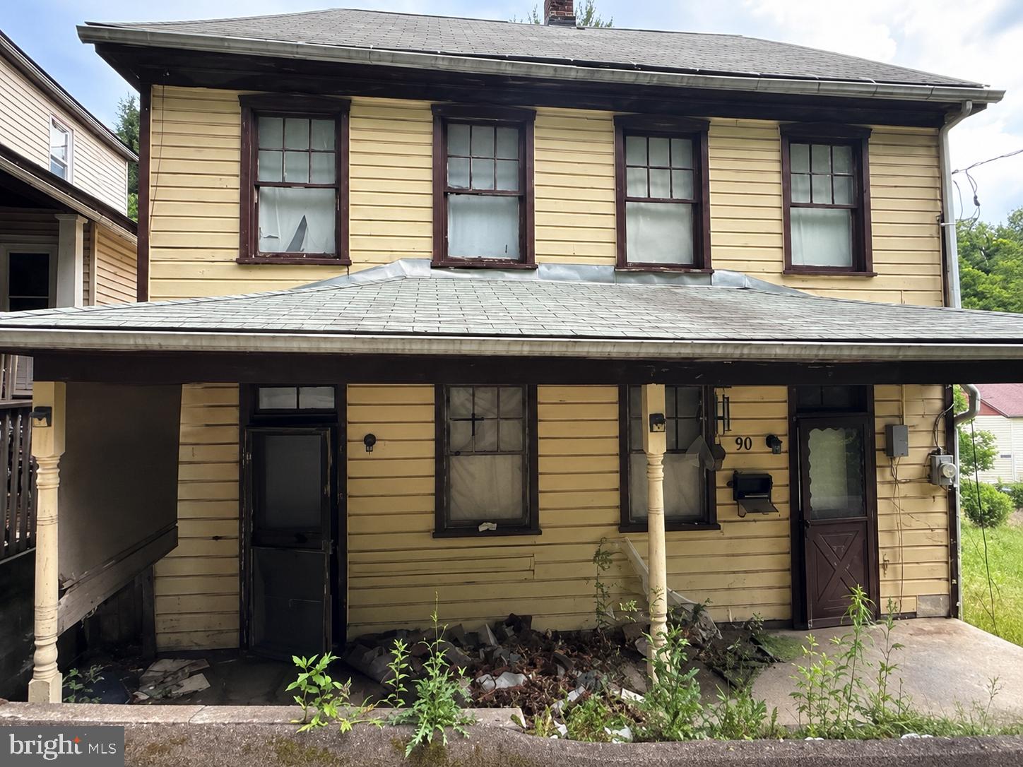 ONLINE AUCTION: This auction takes place on the Ashland Auction Group website bidding platform. Bidding begins 8/3/2026, 10:00 AM . Bidding ends 8/5/2026, 11:40 AM. The list price is the suggested opening bid. Deposit: $5,000.

This two-story single family home is located in Lonaconing, MD of Allegany County. Residents can enjoy the nearby attractions and facilities such as the Lonaconing Iron Furnace Park and other places within the Georges Creek Valley. The property’s current occupancy is unknown. It has easy access to MD-36 (Midland Trail), offering convenient connections to nearby communities and regional destinations.
