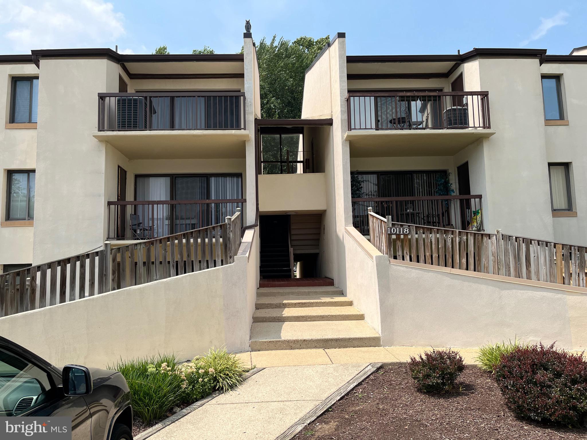 TREETOP CONDO - Residential