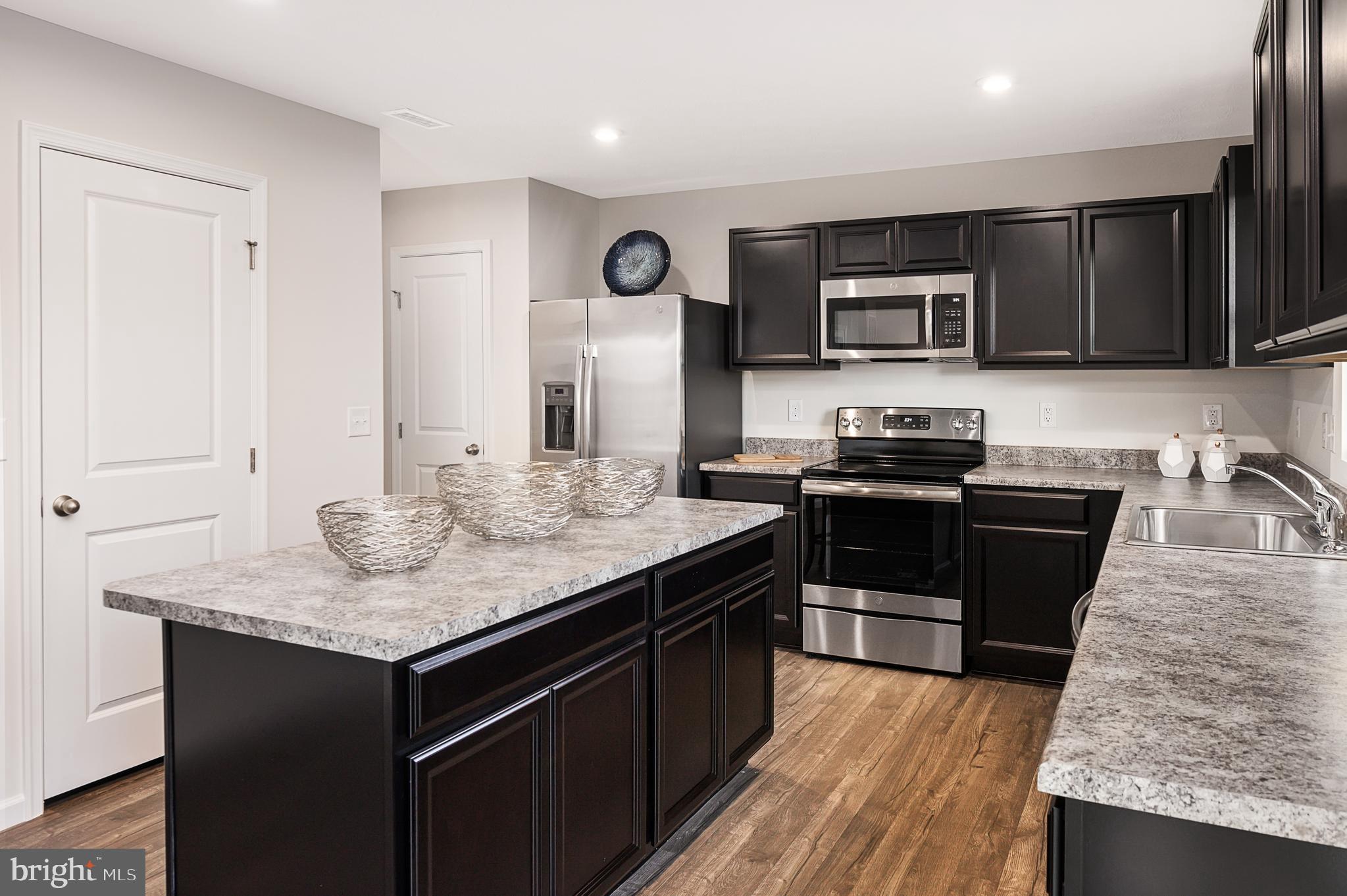 CARDINAL POINTE - Residential