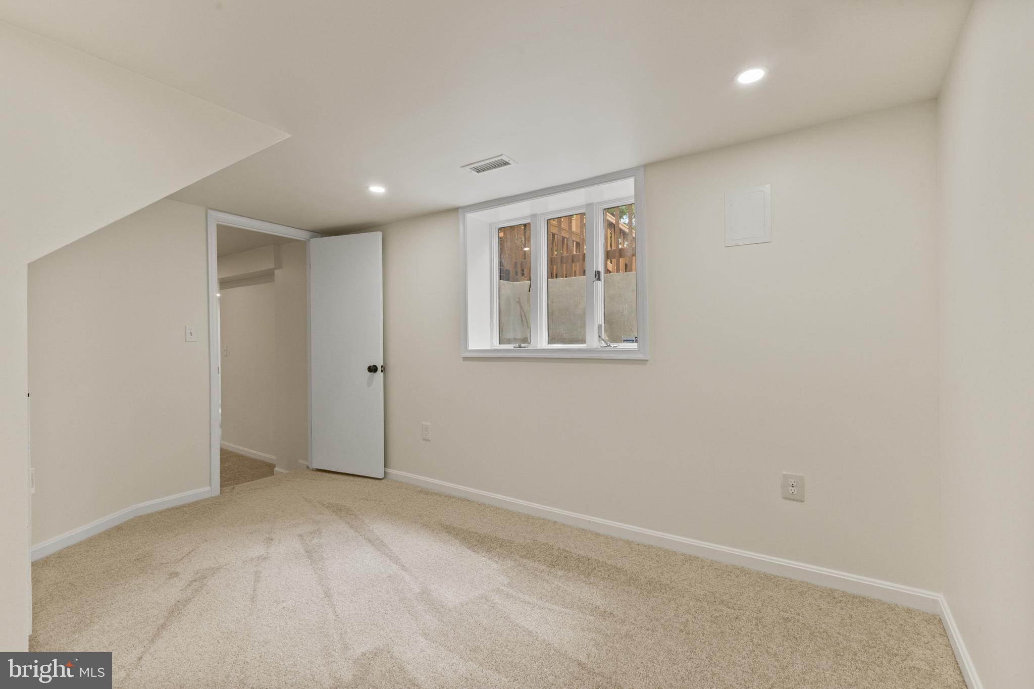 VIRGINIA HILLS - Residential