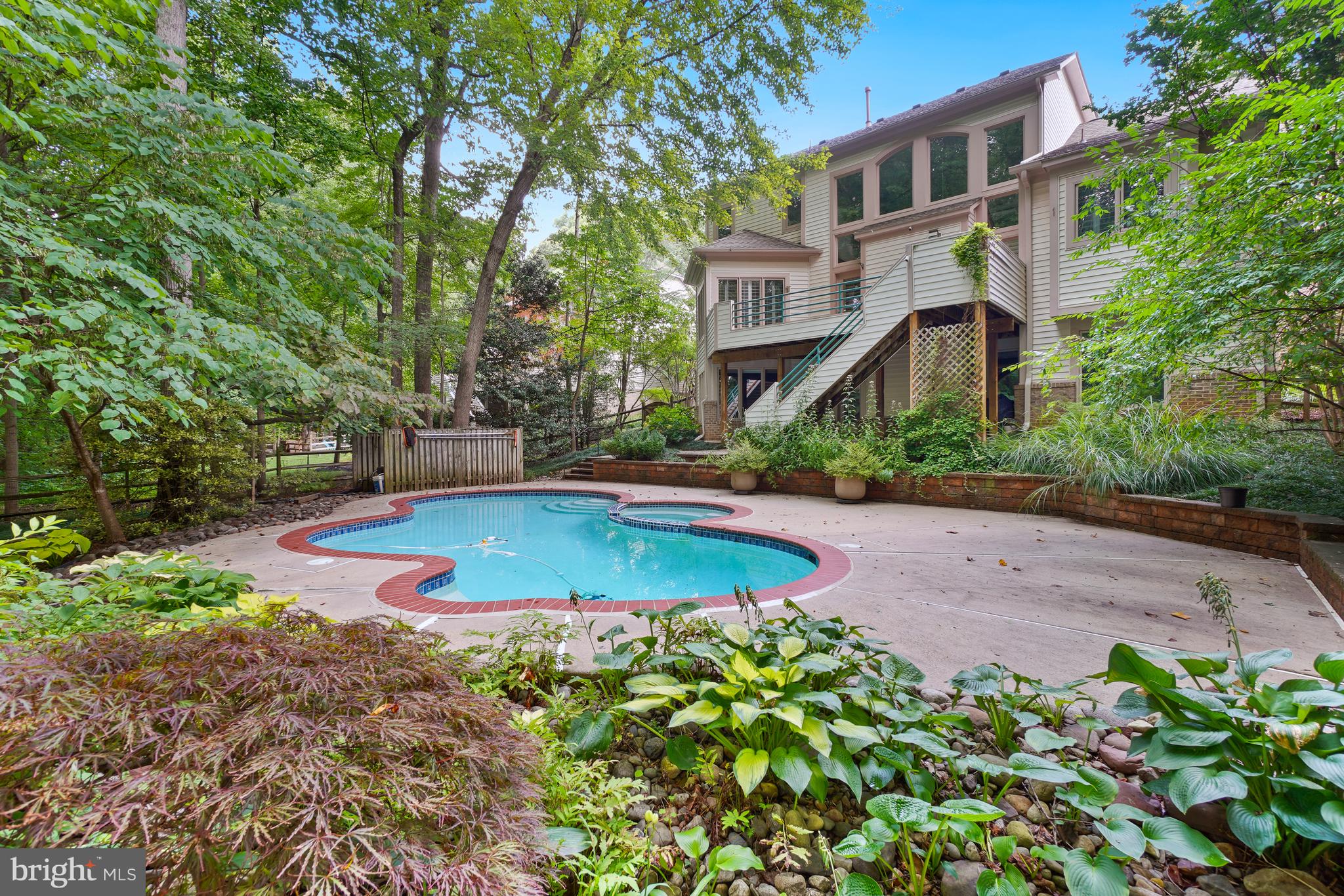 RESTON - Residential