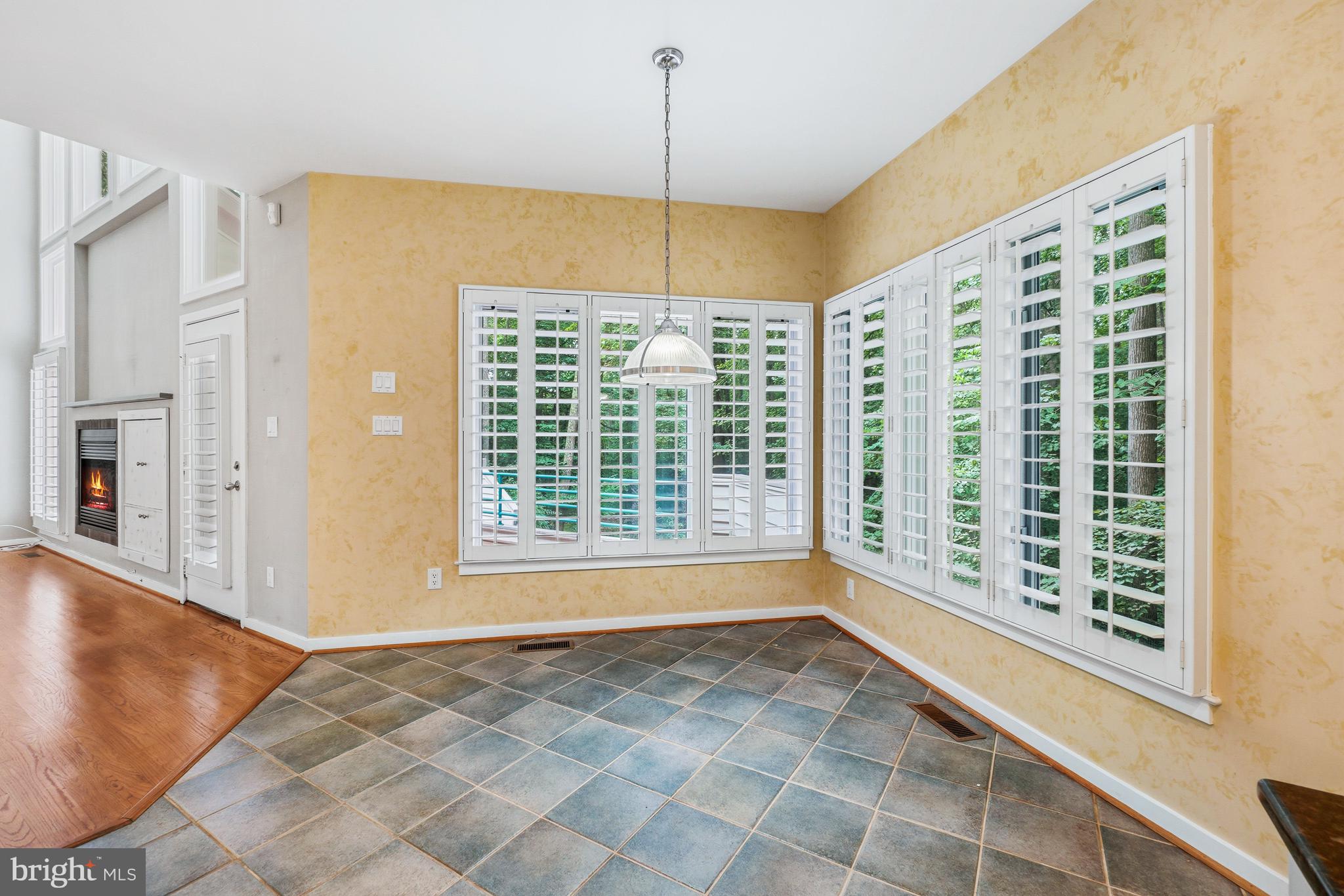 RESTON - Residential