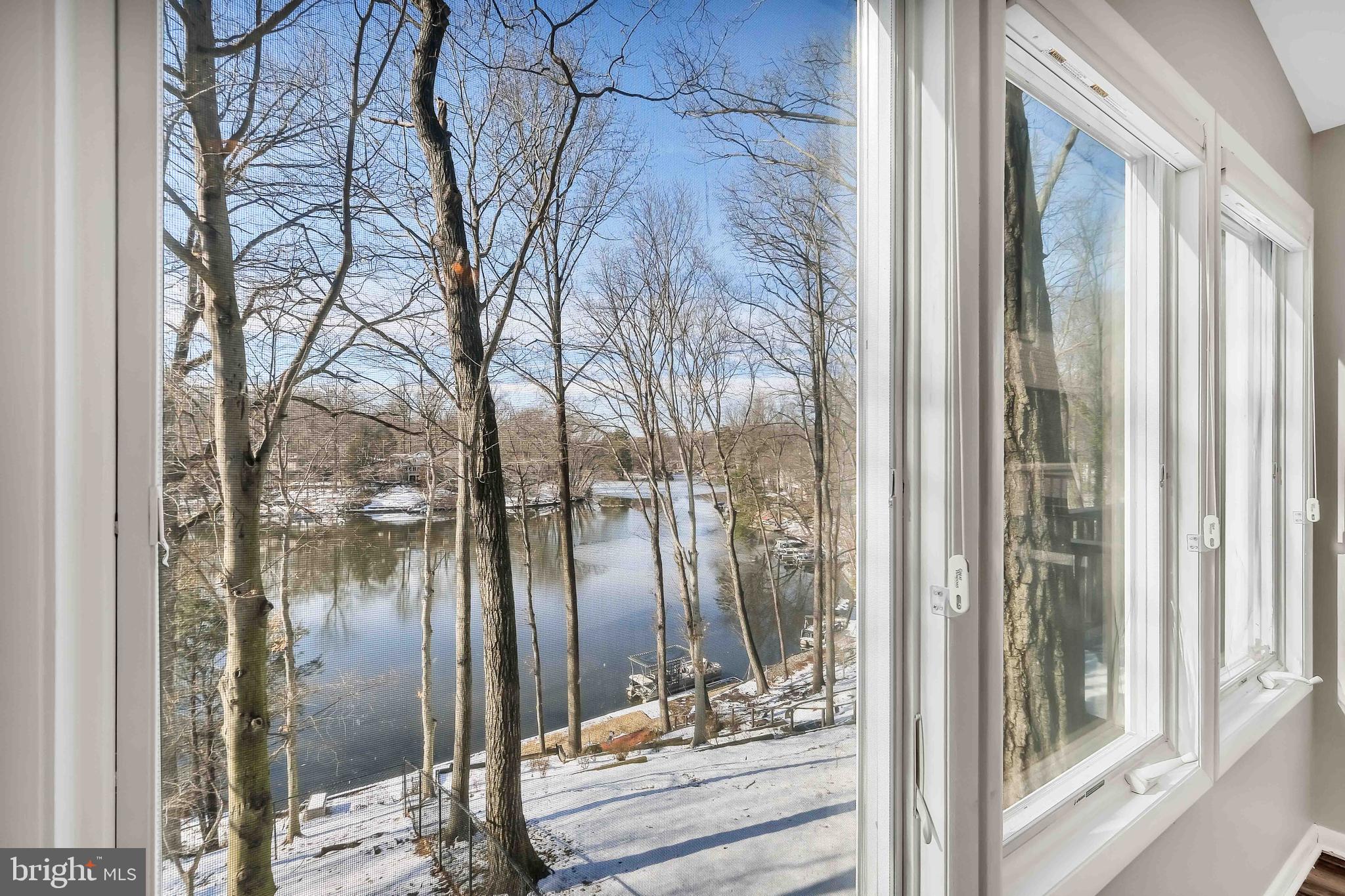 LAKE BARCROFT - Residential