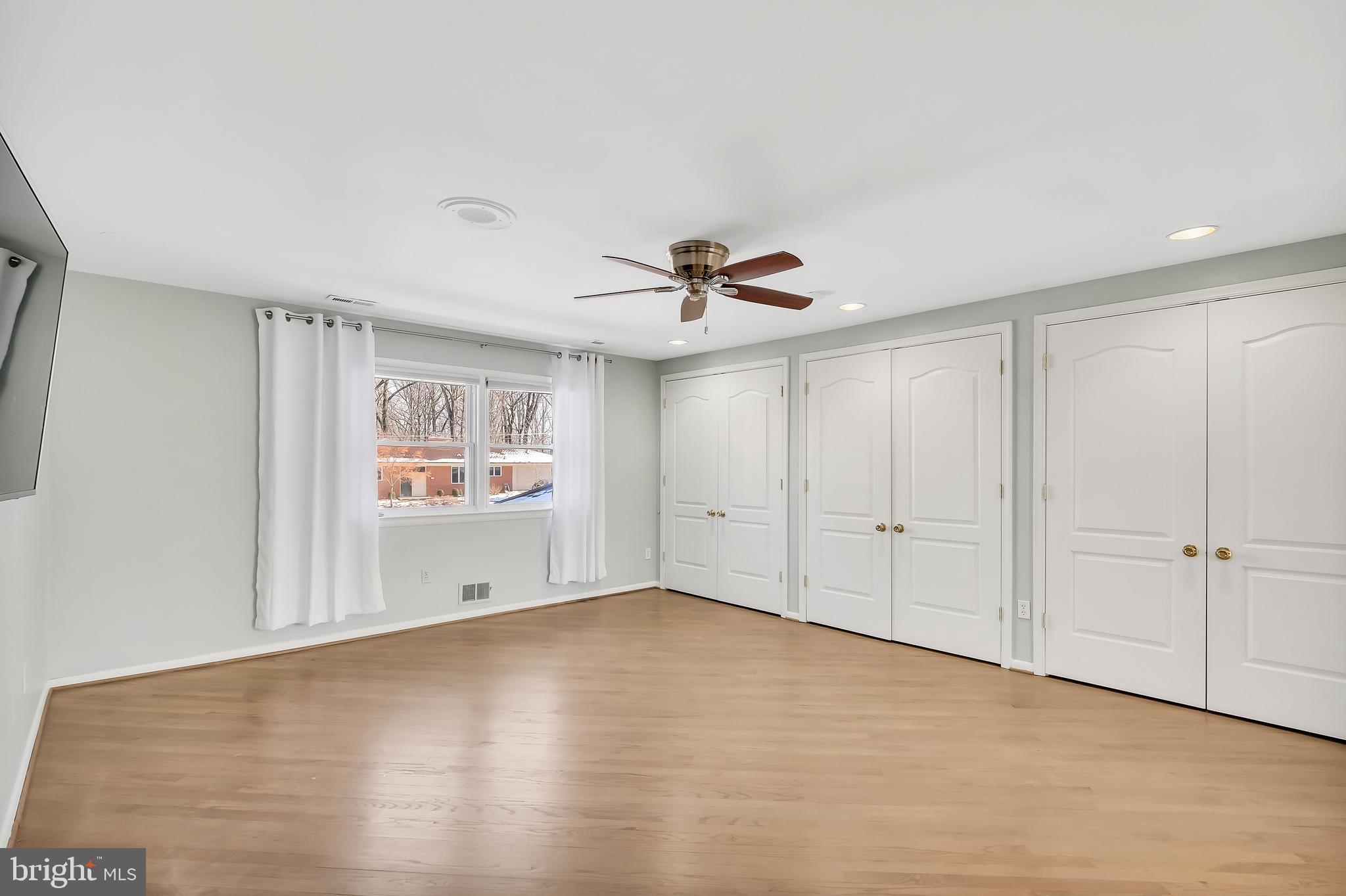 LAKE BARCROFT - Residential