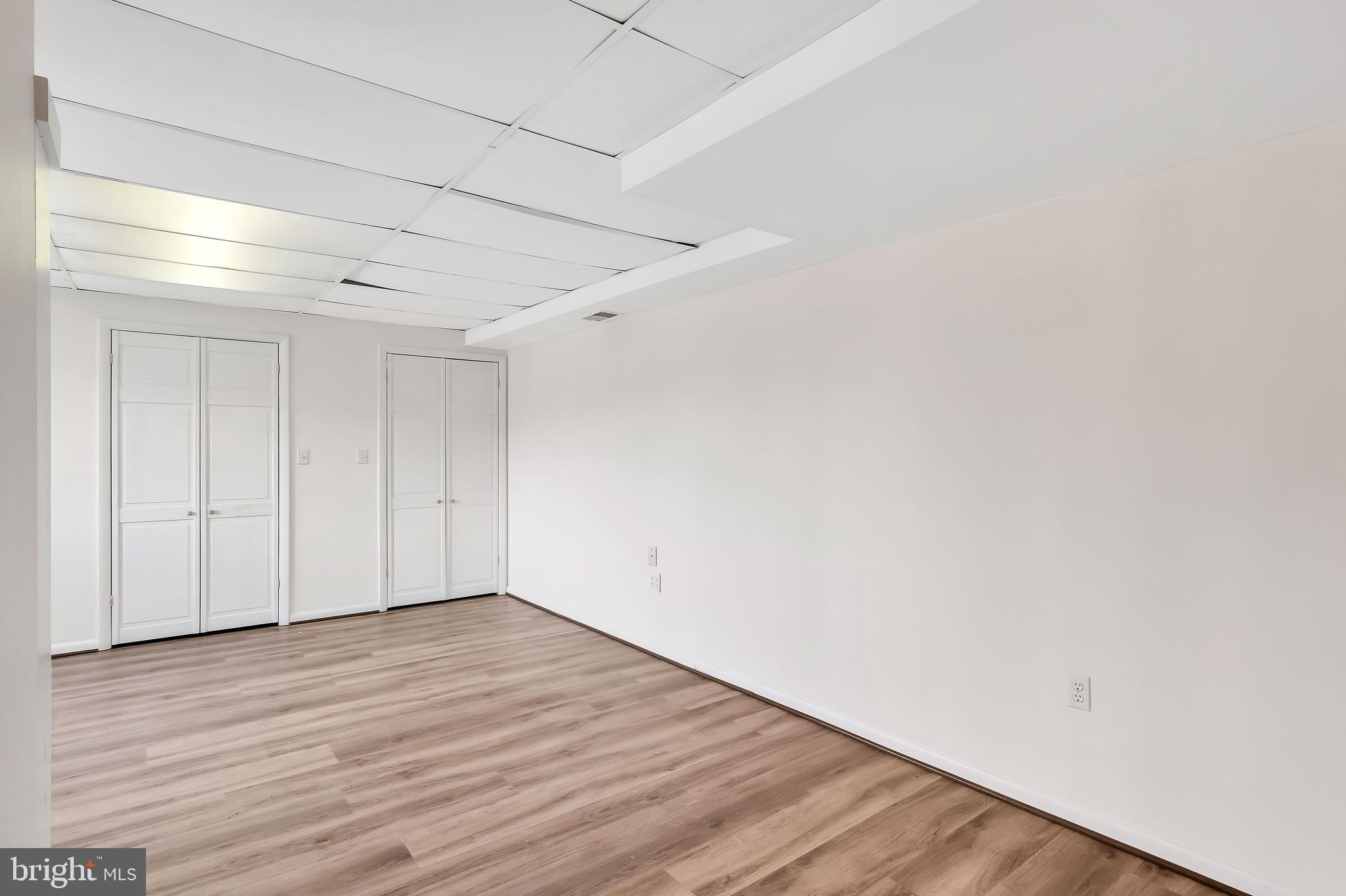 LAKE BARCROFT - Residential