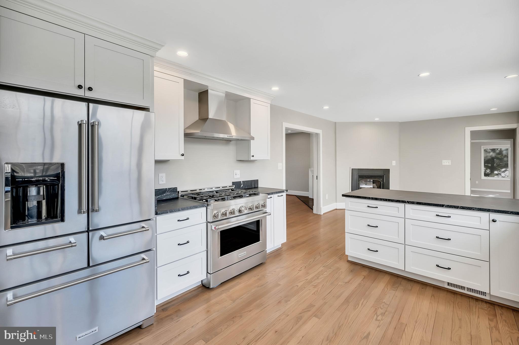 LAKE BARCROFT - Residential