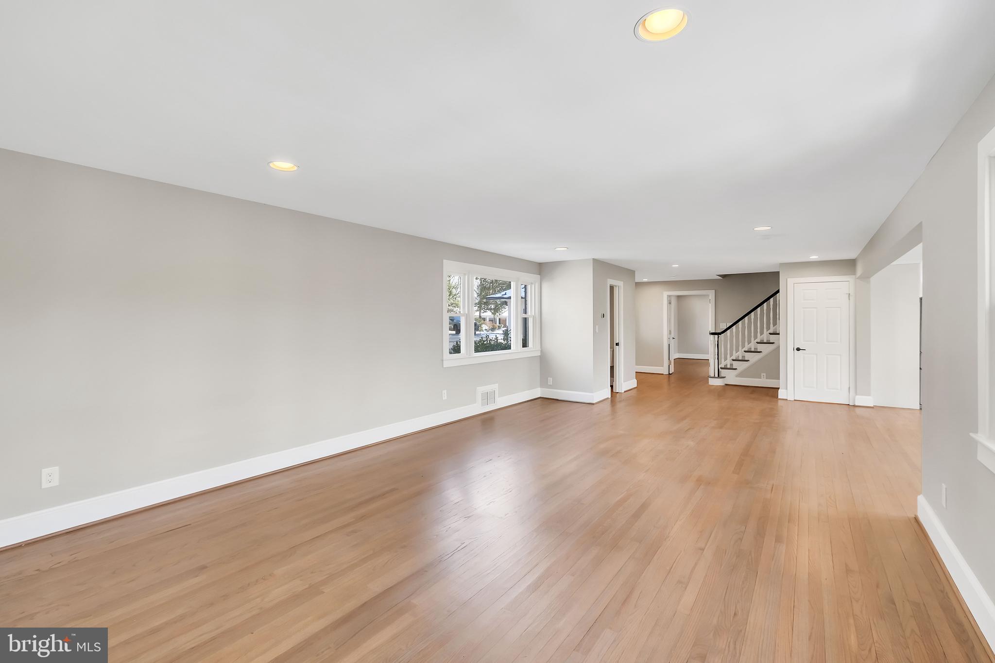 LAKE BARCROFT - Residential
