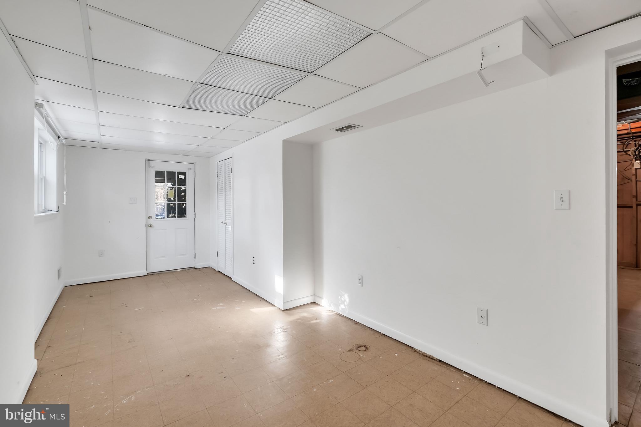 LAKE BARCROFT - Residential
