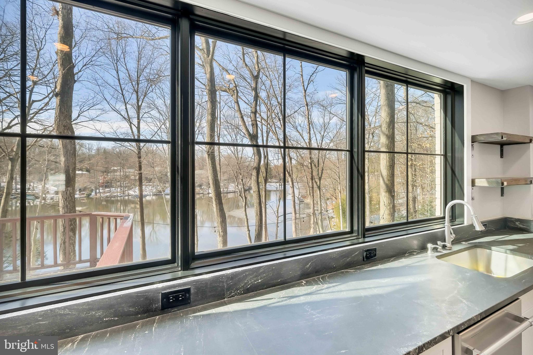 LAKE BARCROFT - Residential