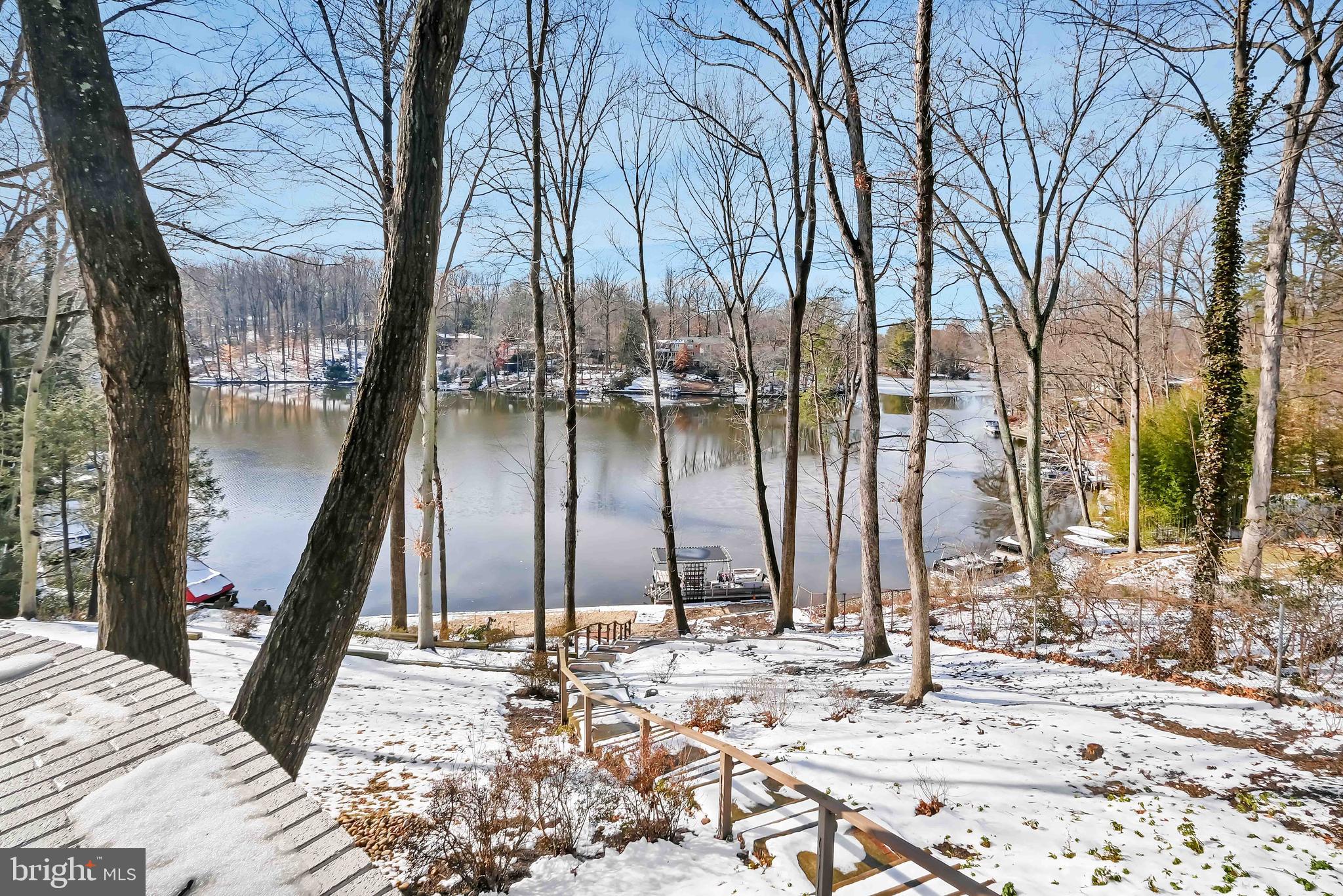 LAKE BARCROFT - Residential