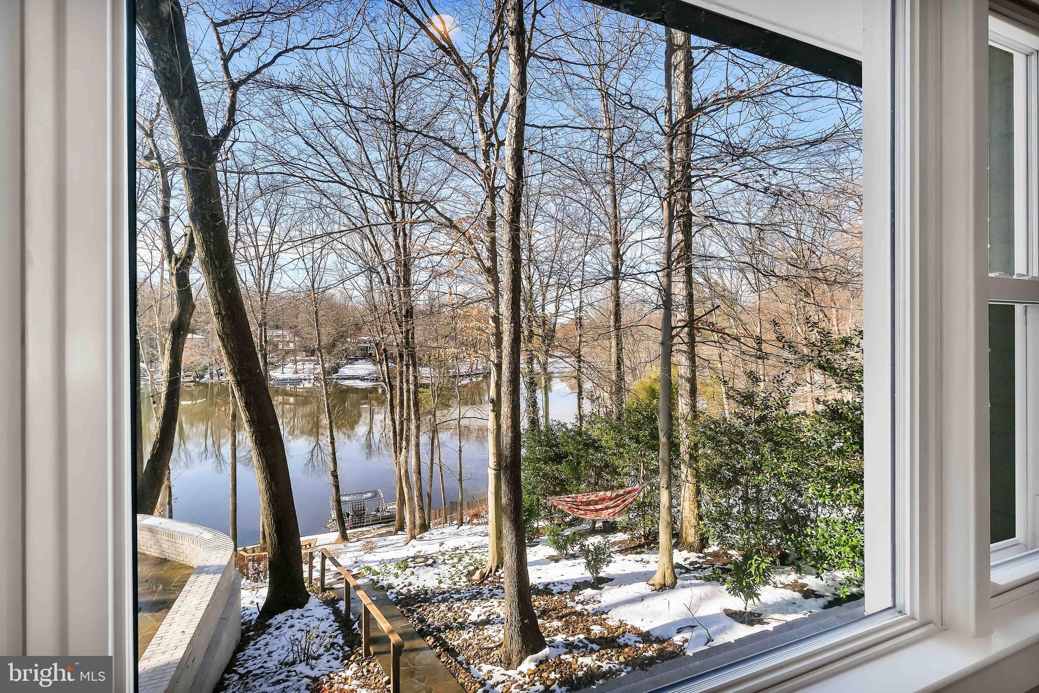 LAKE BARCROFT - Residential