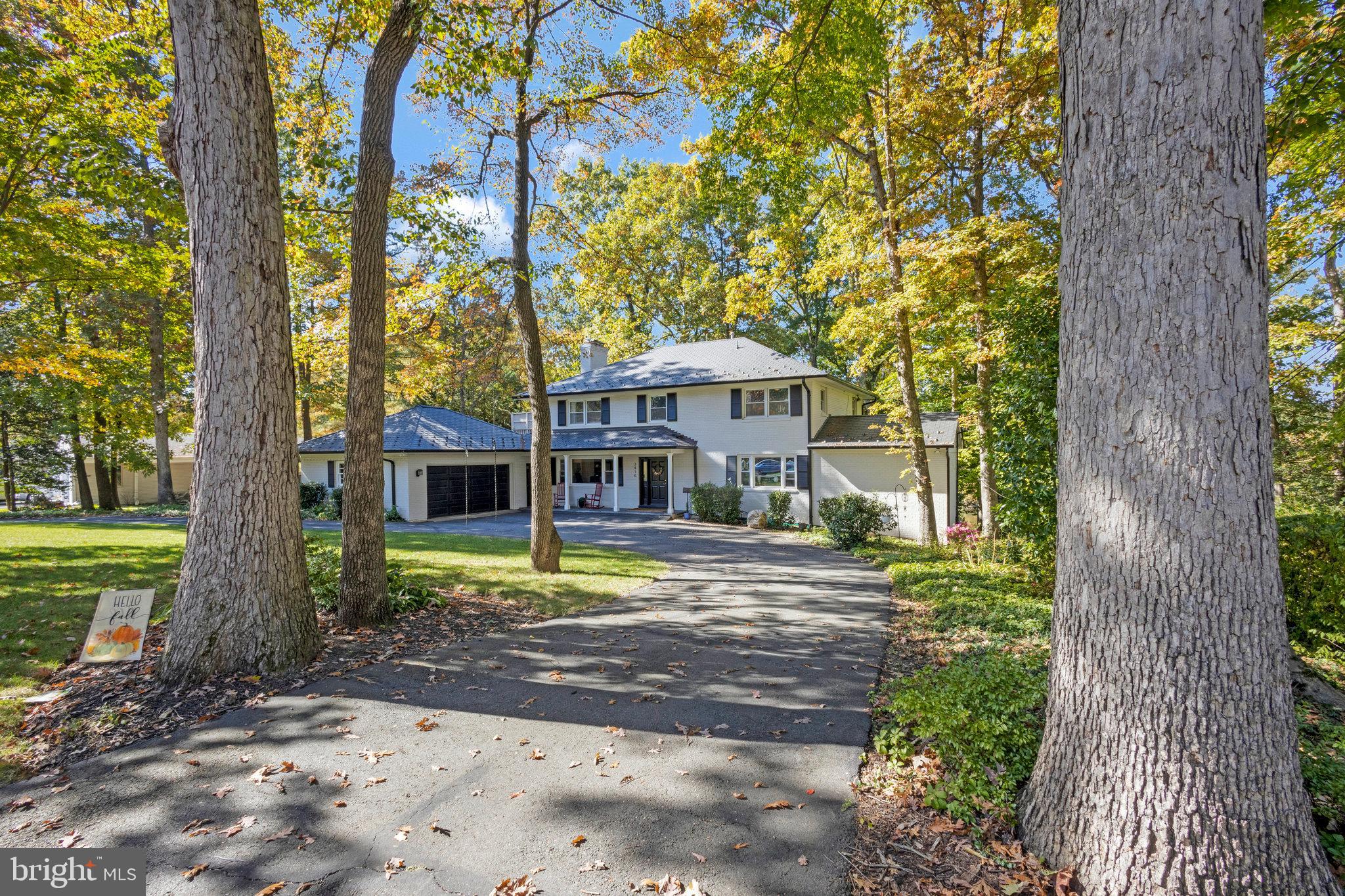 LAKE BARCROFT - Residential
