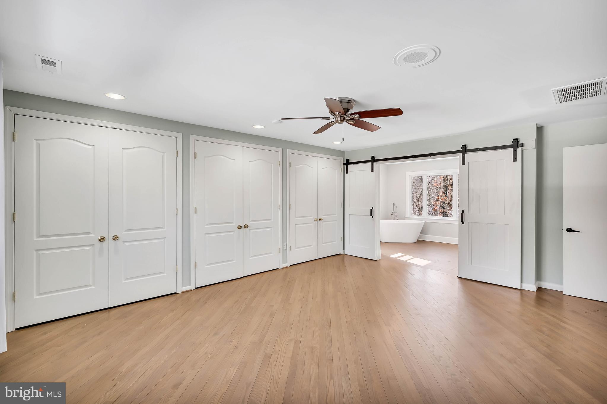 LAKE BARCROFT - Residential