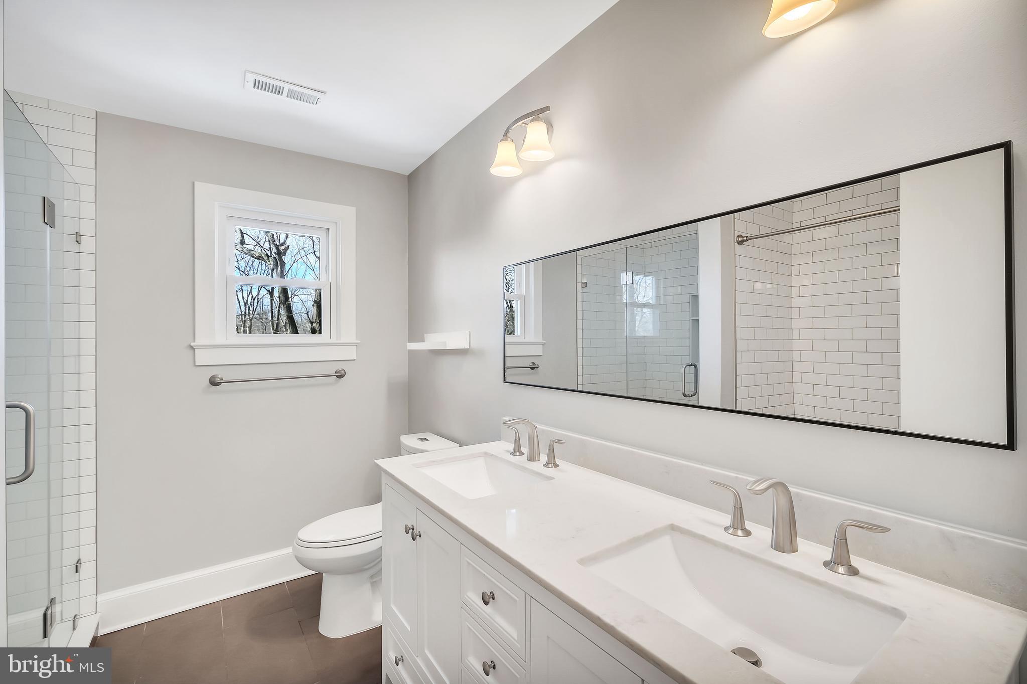 LAKE BARCROFT - Residential