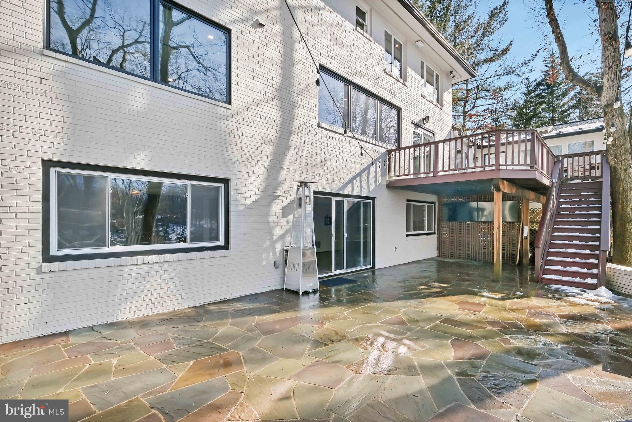 LAKE BARCROFT - Residential