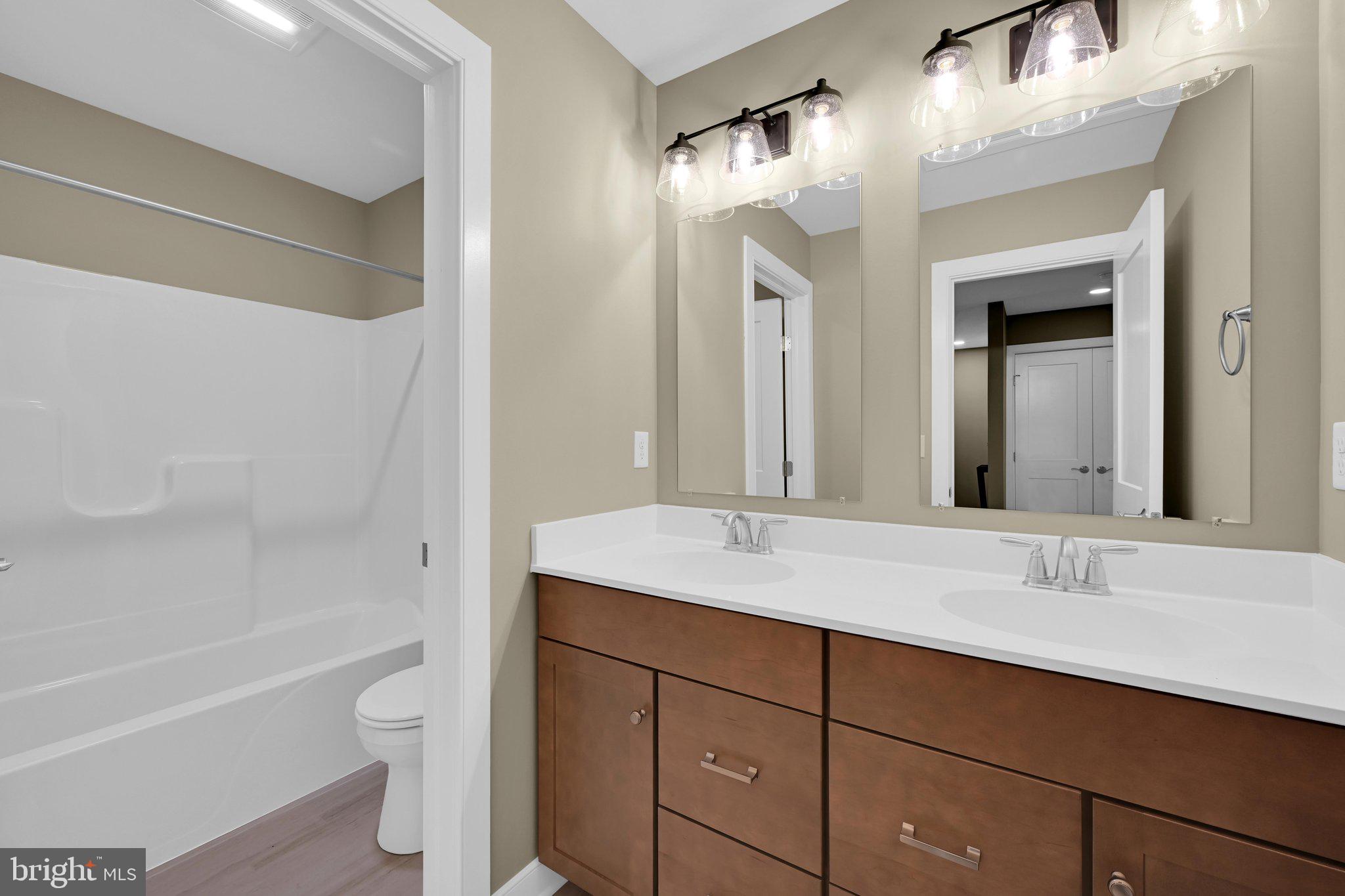 STONEYBROOK OF ELIZABETHTOWN - Residential