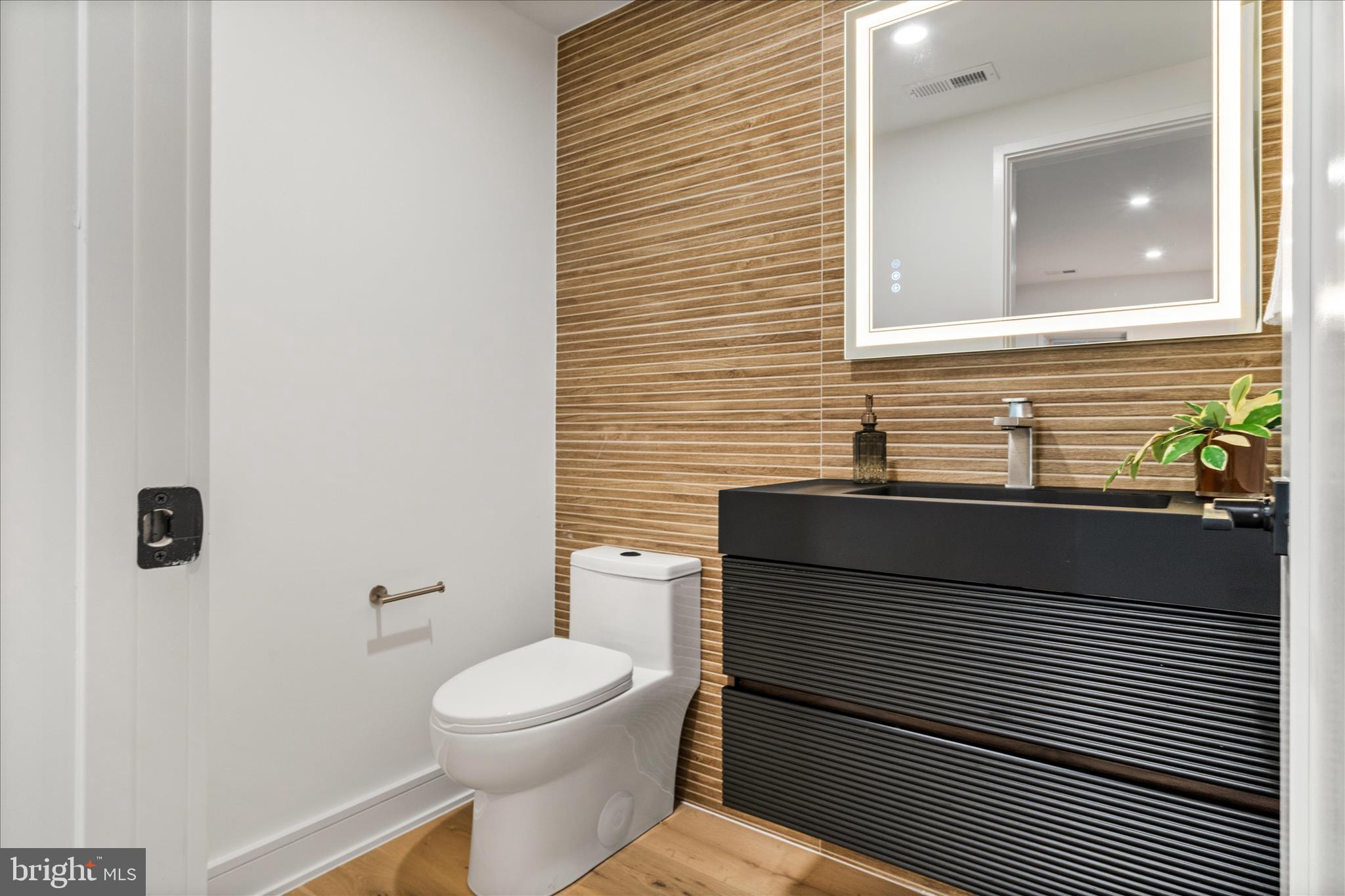 VIENNA WOODS - Residential