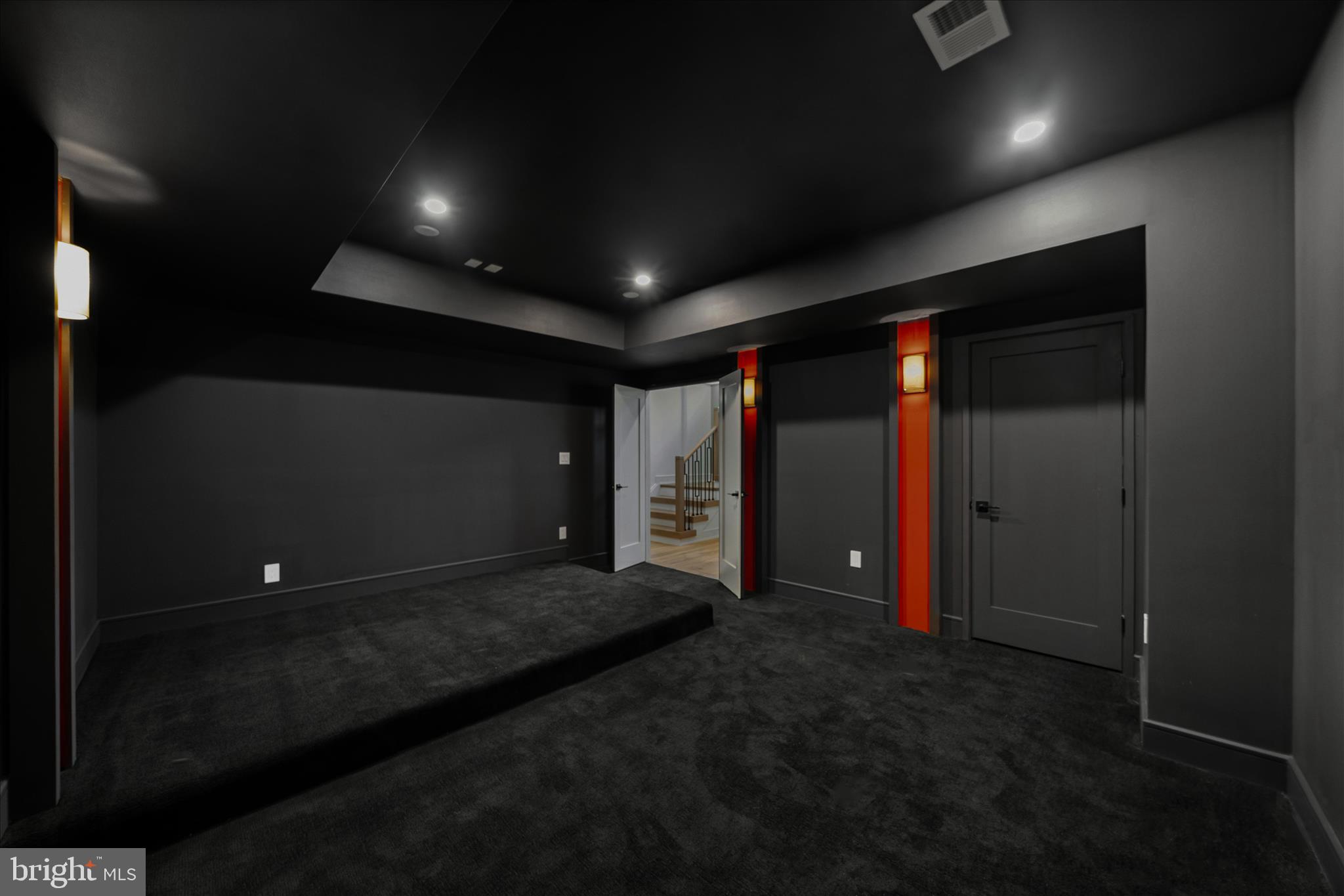 VIENNA WOODS - Residential