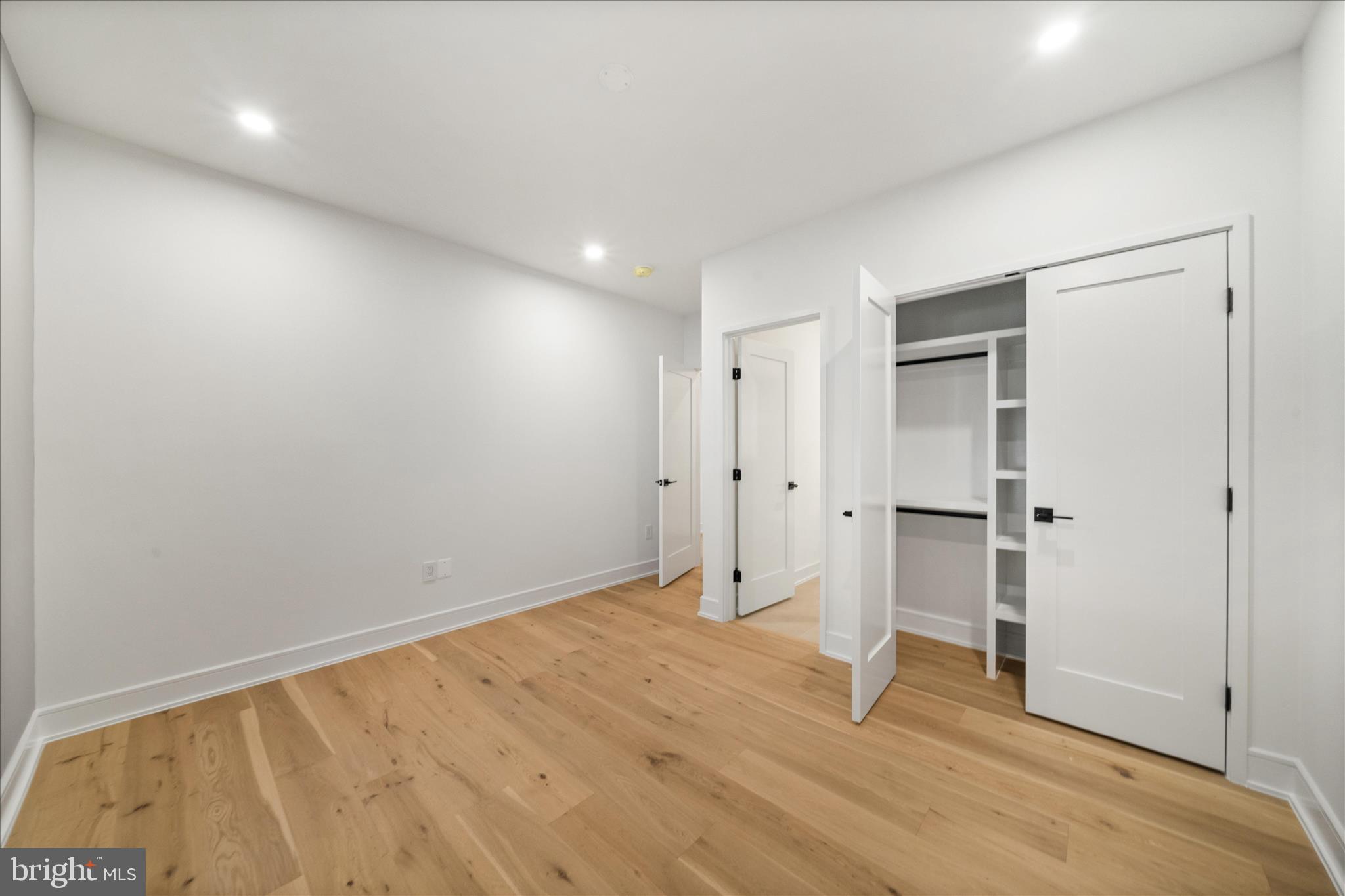 VIENNA WOODS - Residential