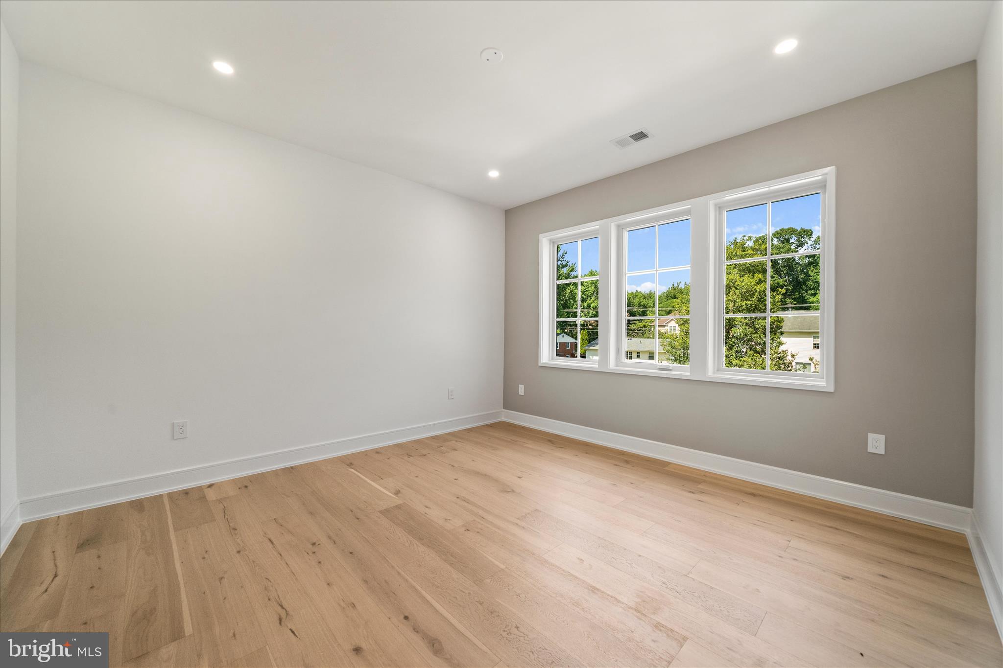 VIENNA WOODS - Residential