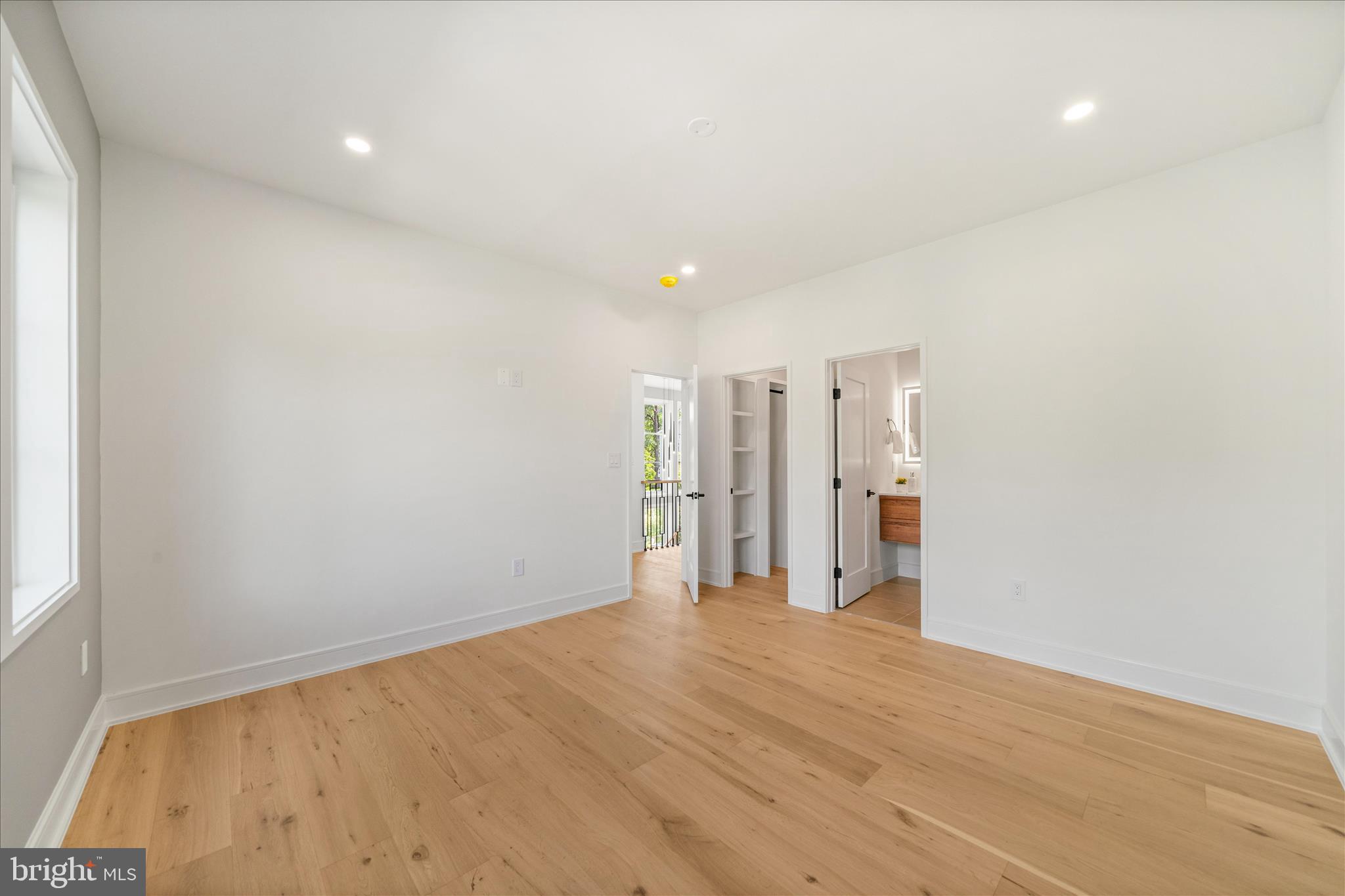 VIENNA WOODS - Residential
