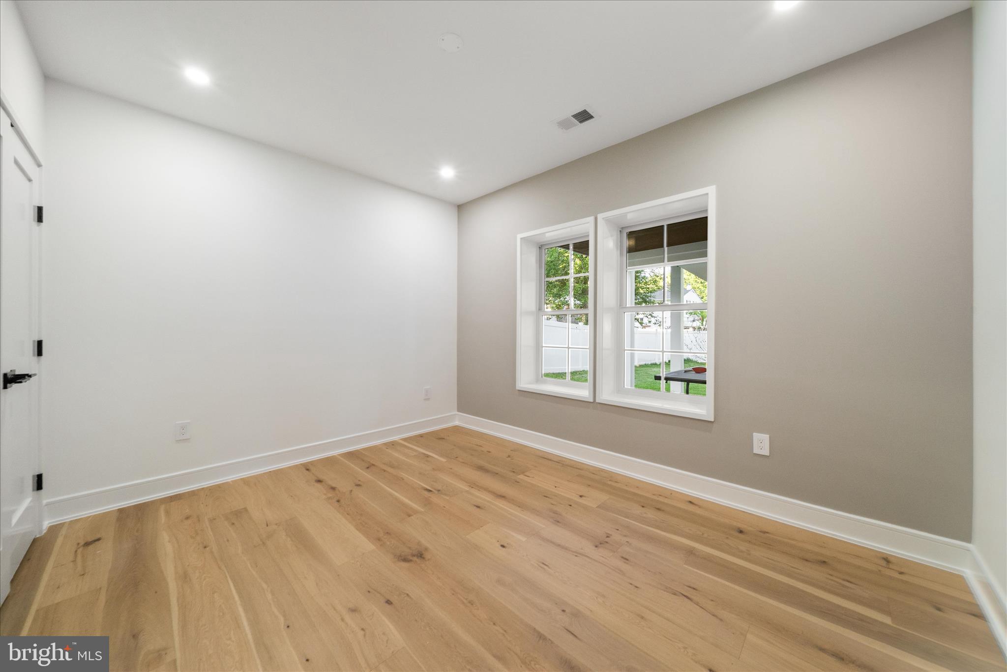 VIENNA WOODS - Residential