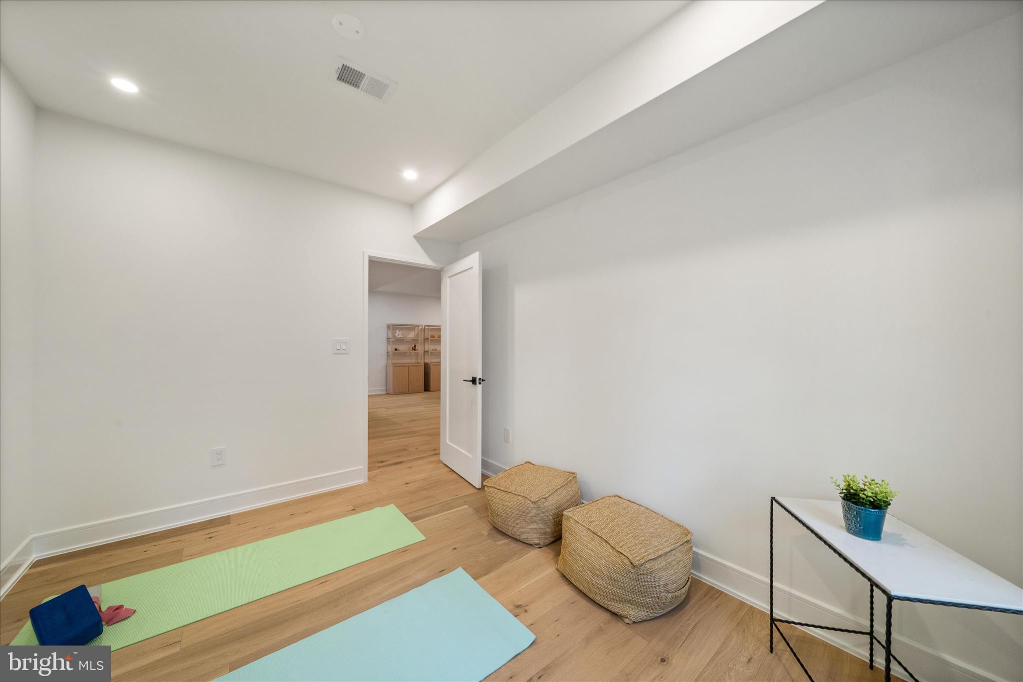 VIENNA WOODS - Residential
