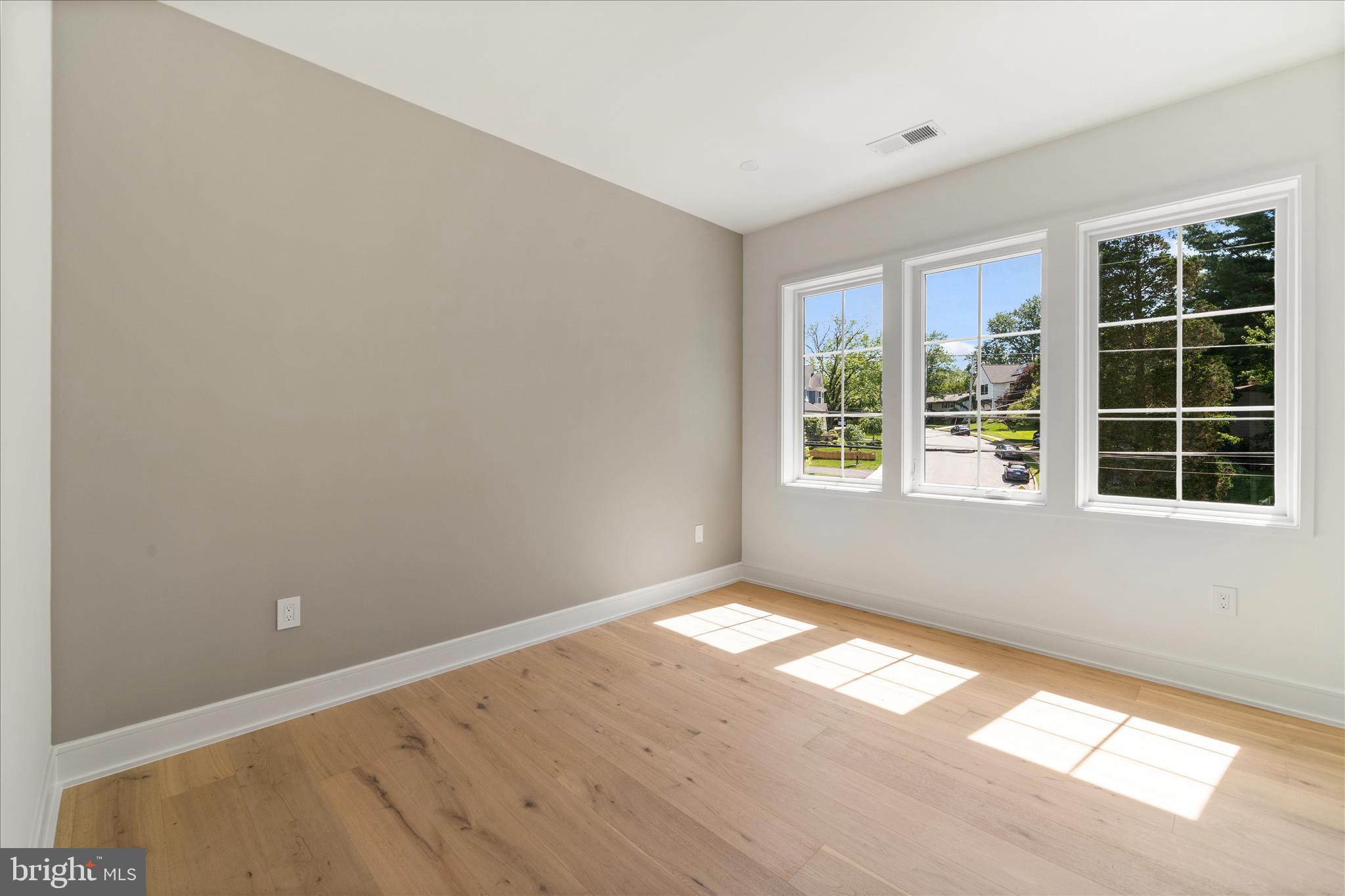 VIENNA WOODS - Residential