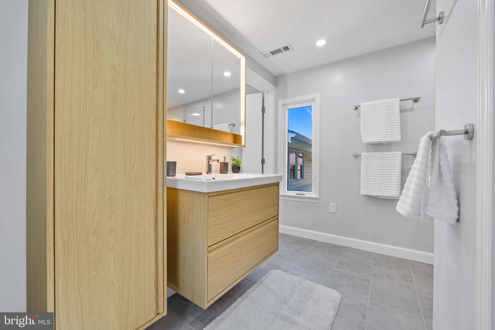 GLENMONT HILLS - Residential