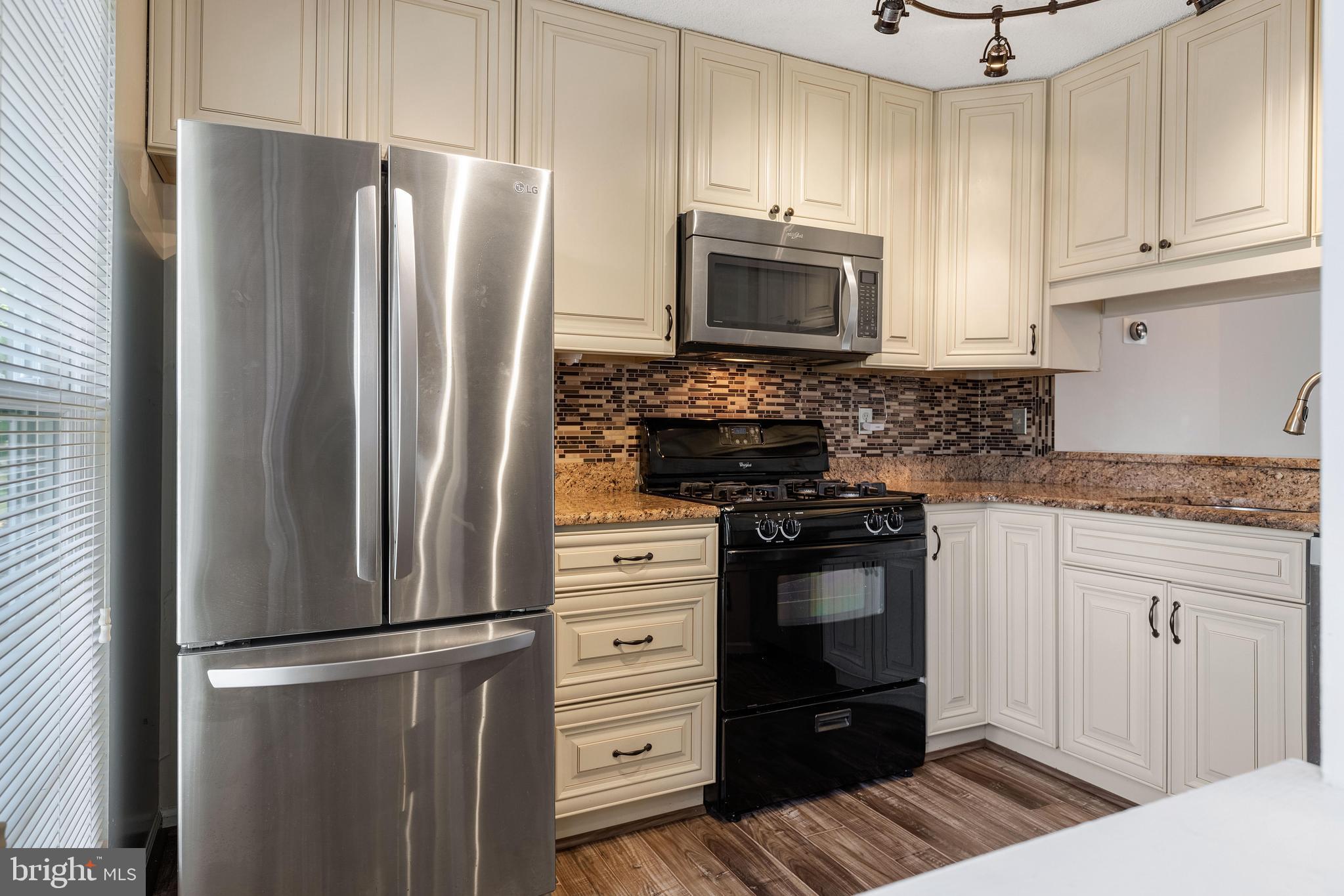 LANDSDOWNE - Residential Lease