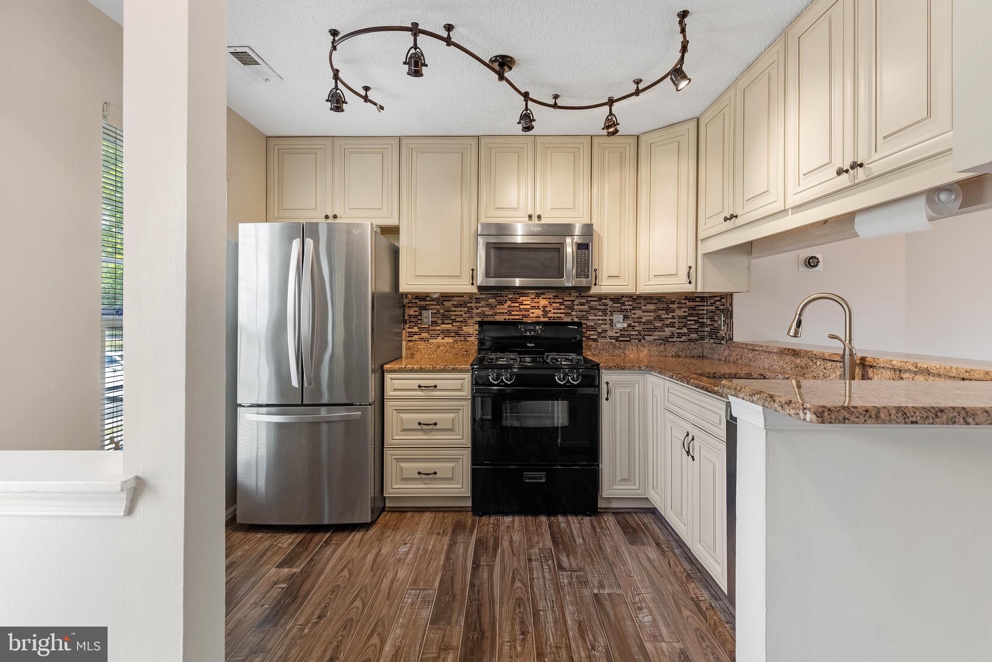 LANDSDOWNE - Residential Lease