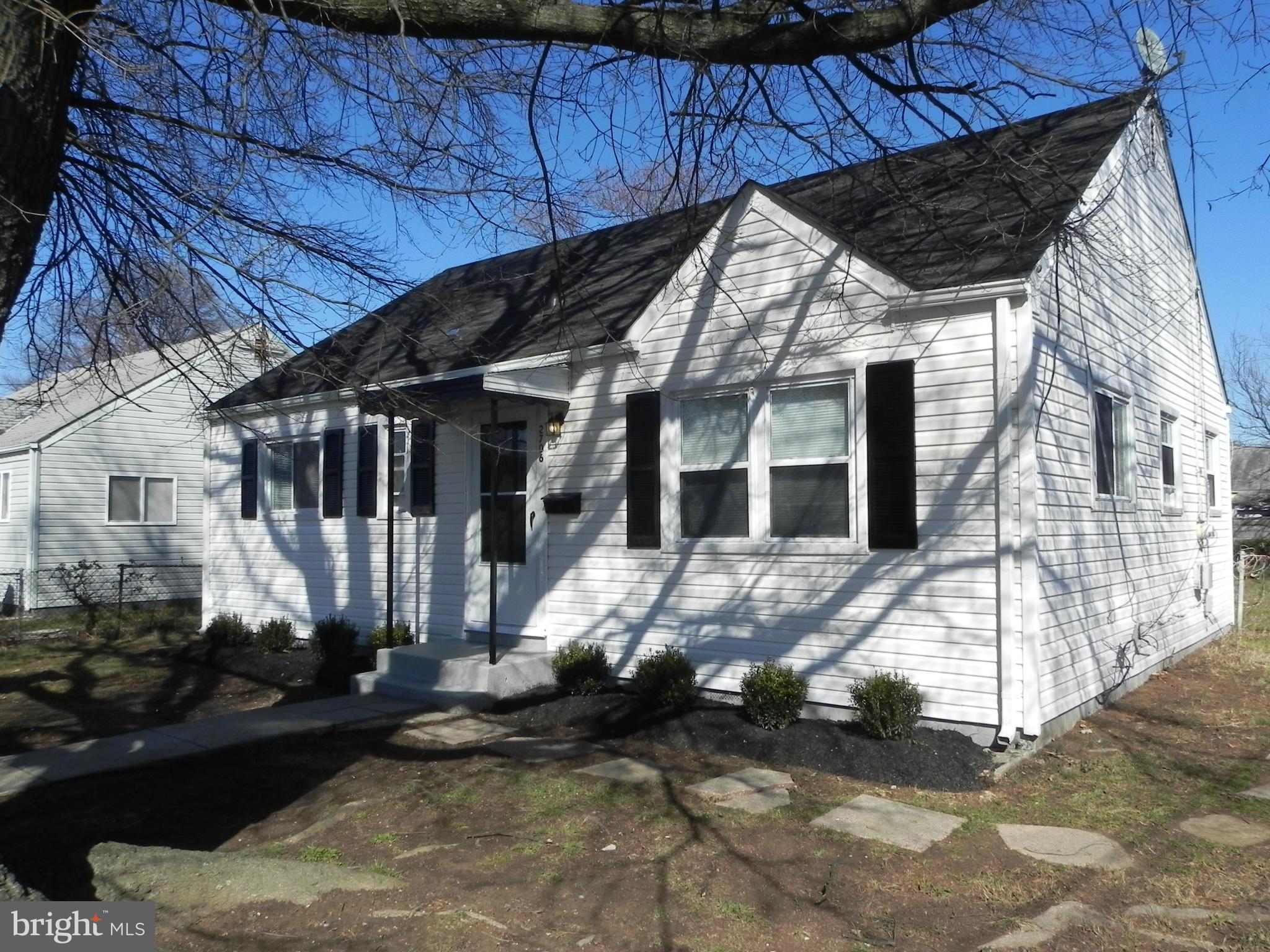 LOVELY HOME!!  GORGEOUS RENOVATION!!  BRAND NEW KITCHEN CABINETS AND APPLIANCES WITH GRANITE COUNTERS AND CERAMIC FLOORING.  COMPLETE KITCHEN REMODEL WITH OPEN FLOOR PLAN AND BREAKFAST COUNTER.  BRAND NEW CERAMIC BATH, RECENT GAS FURNACE AND CENTRAL AIR.  BRAND NEW GUTTERS AND DOWNSPOUTS.  SUPER CONVENIENT LOCATION, LEVEL YARD.
