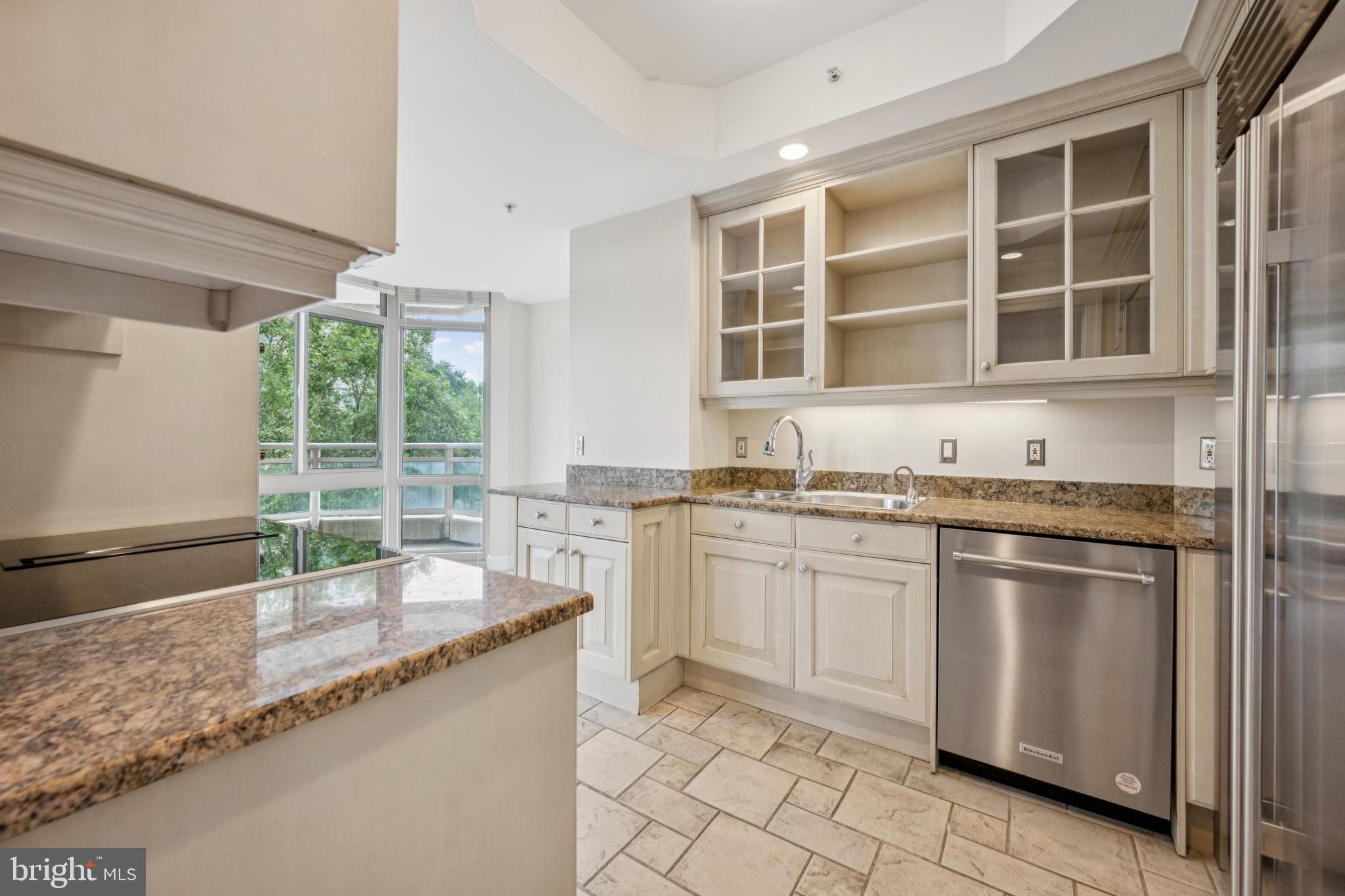 SOMERSET HOUSE CONDOS - Residential