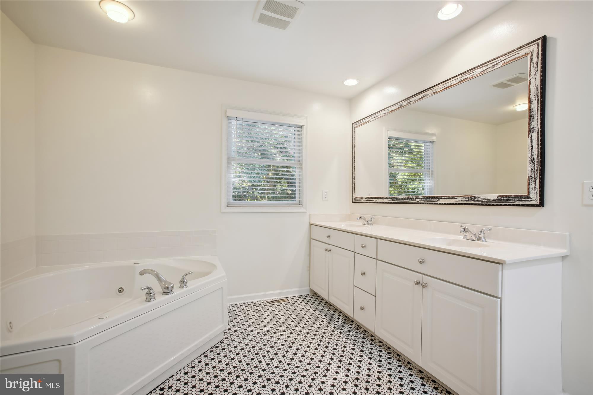 WELLINGTON HEIGHTS - Residential Lease