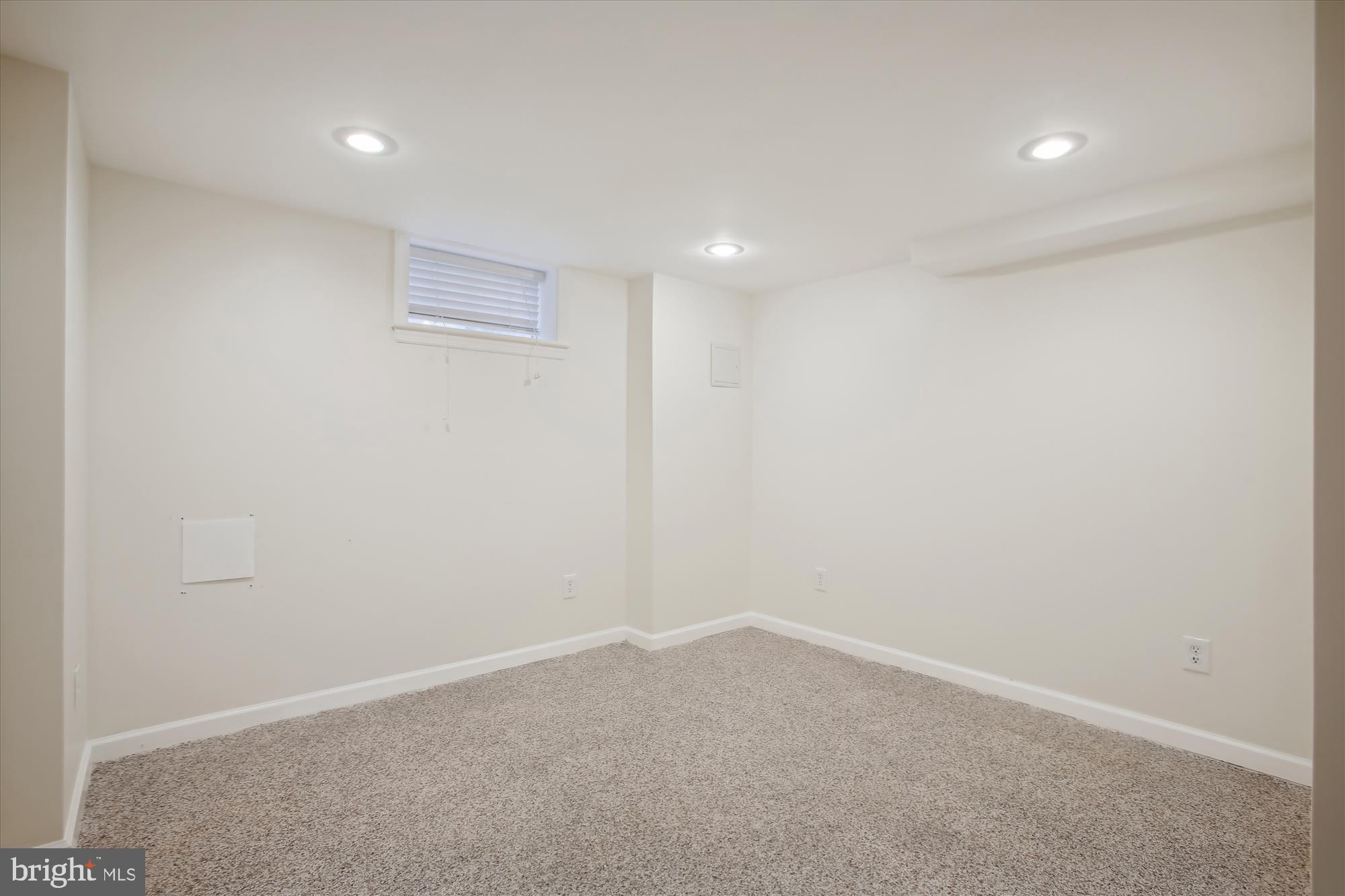 WELLINGTON HEIGHTS - Residential Lease