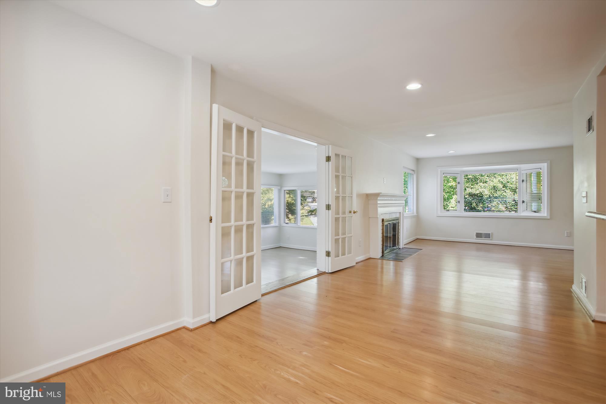 WELLINGTON HEIGHTS - Residential Lease