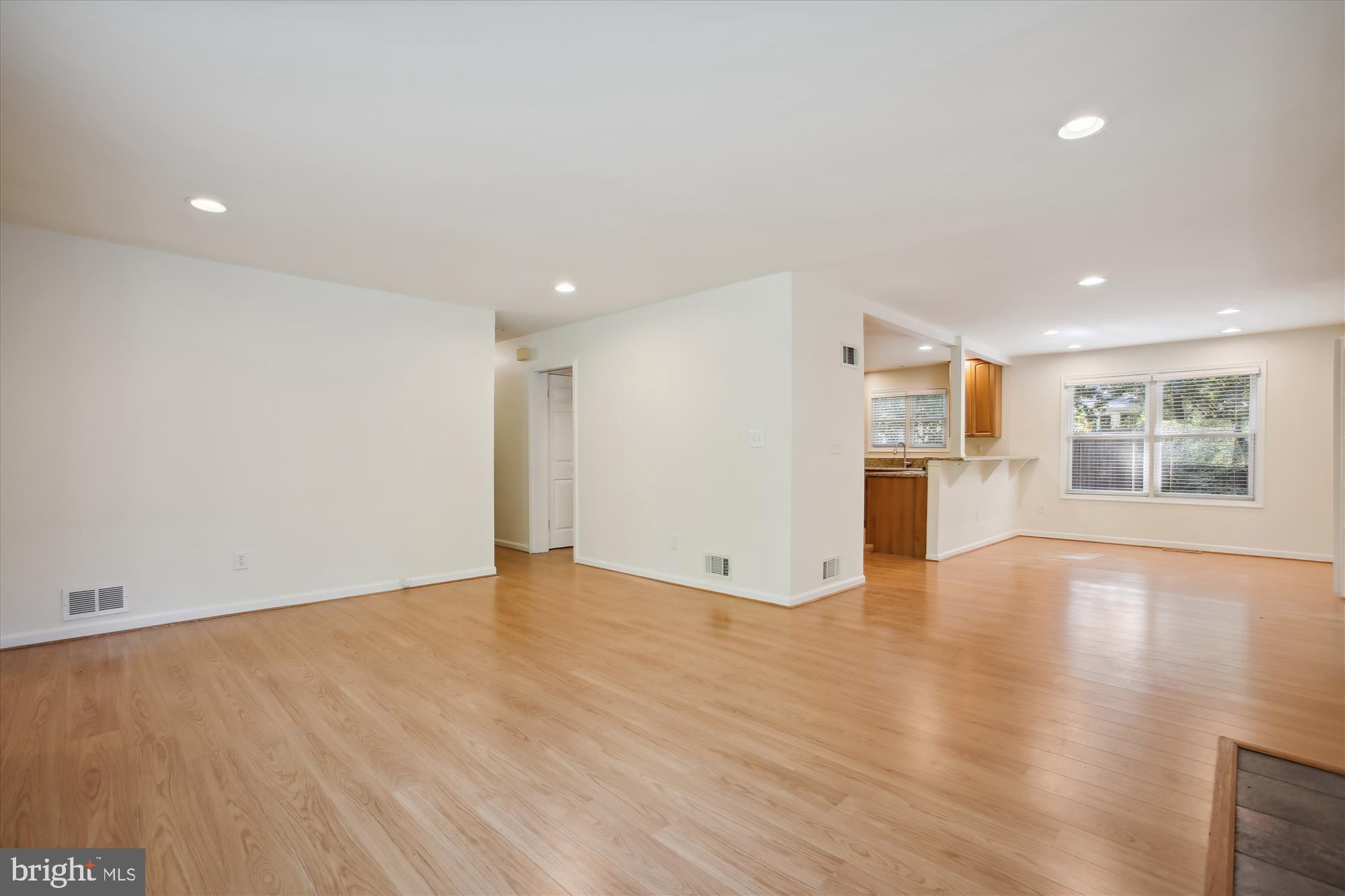 WELLINGTON HEIGHTS - Residential Lease