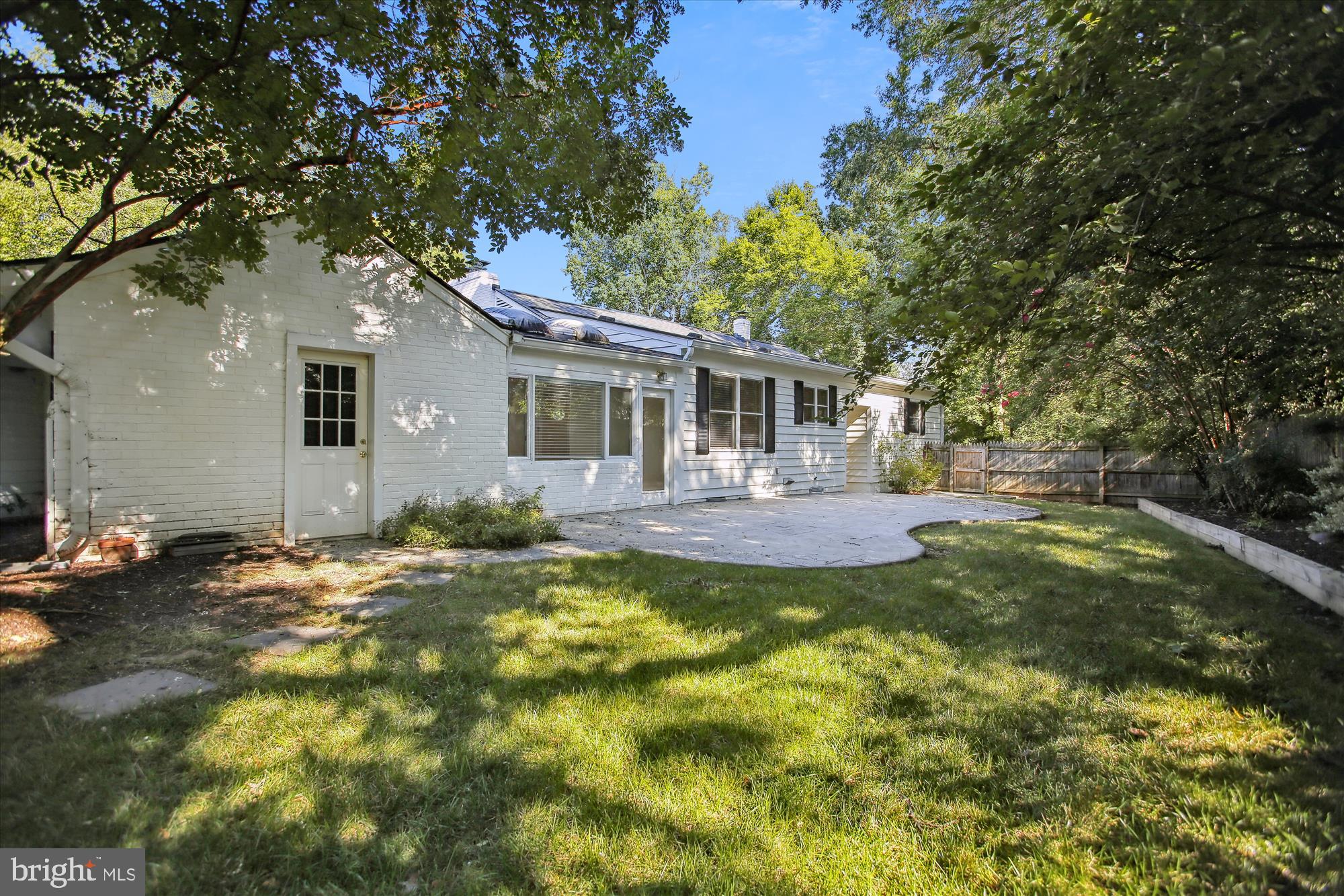 WELLINGTON HEIGHTS - Residential Lease