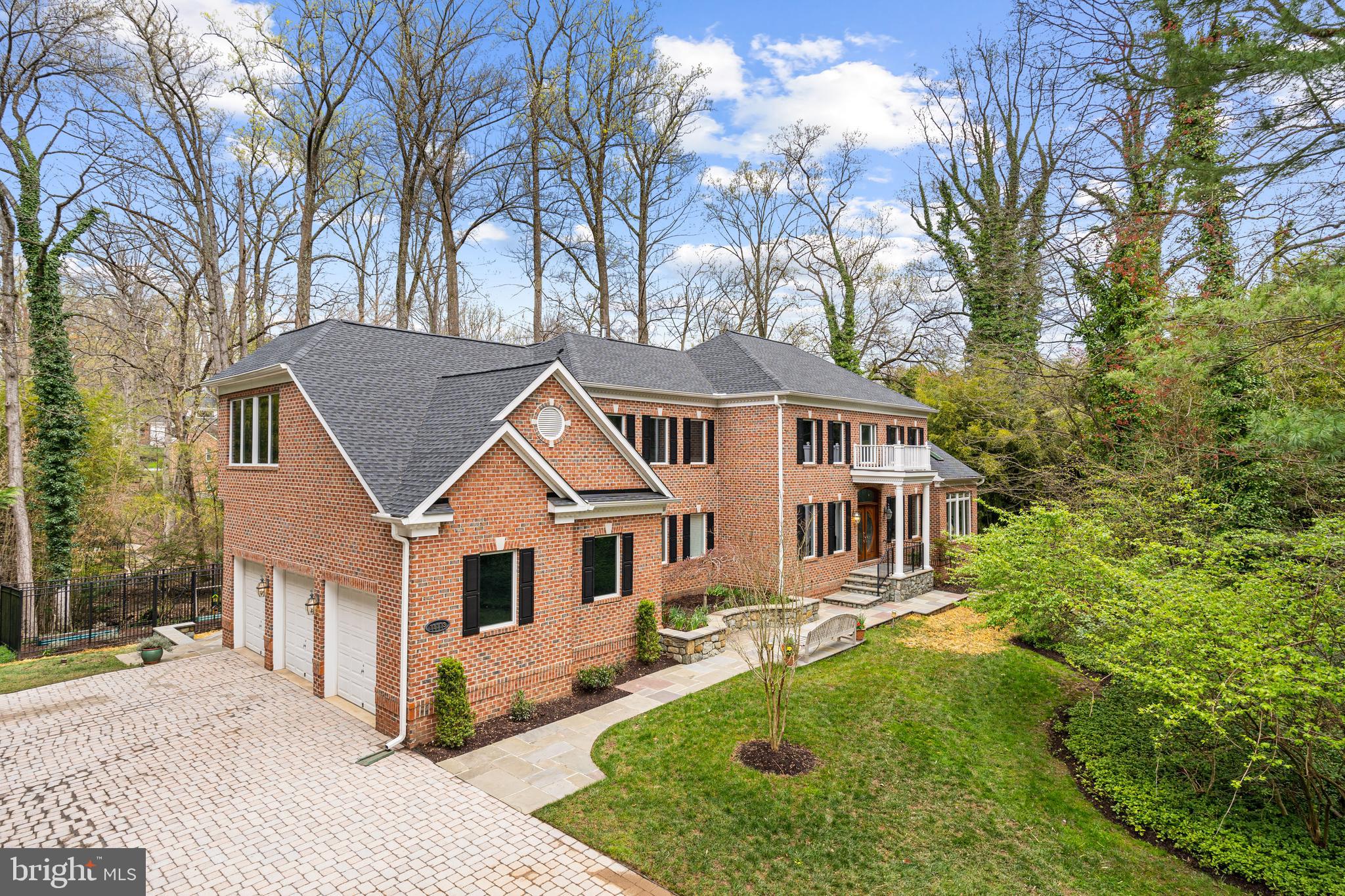 LUXMANOR - Residential