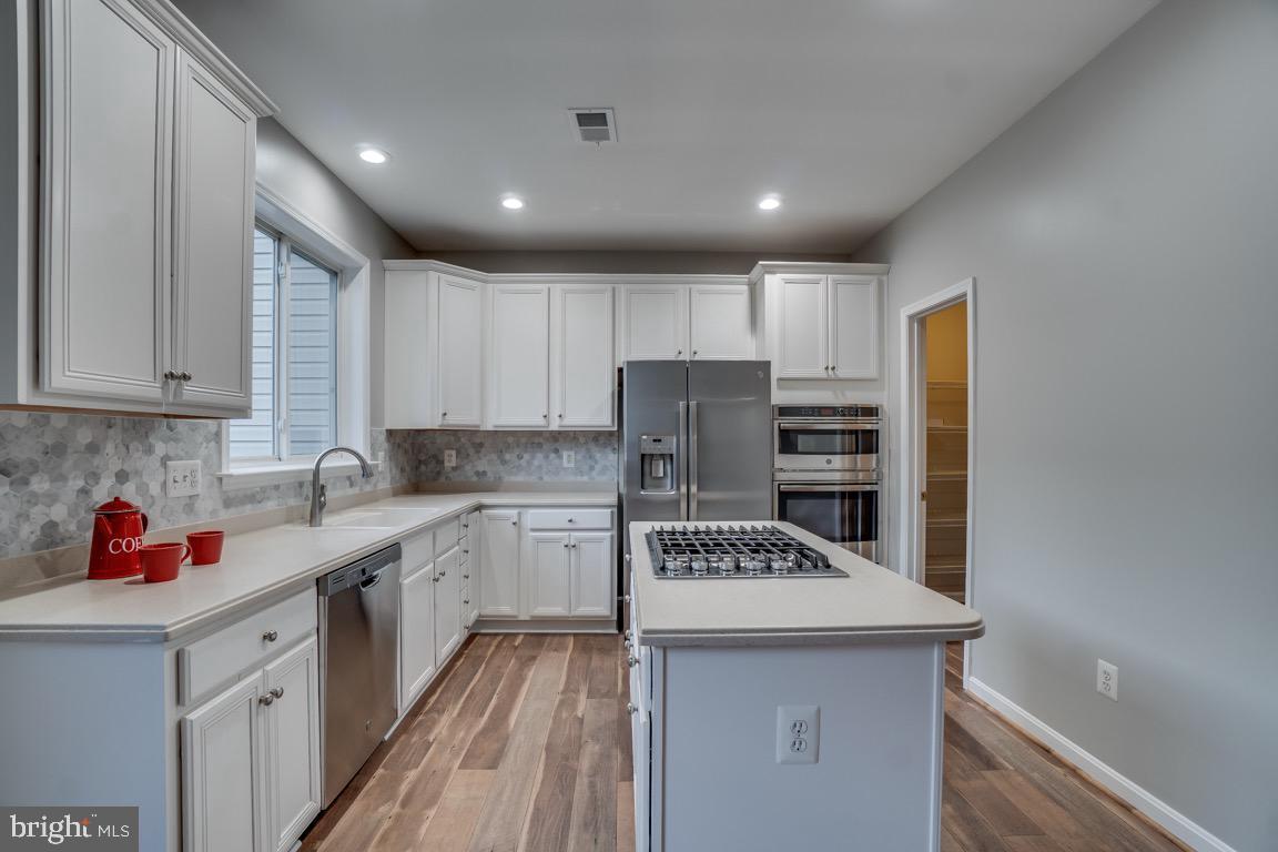 BROADLANDS SOUTH - Residential Lease