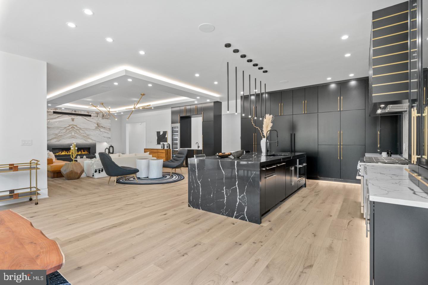 SALONA VILLAGE - Residential