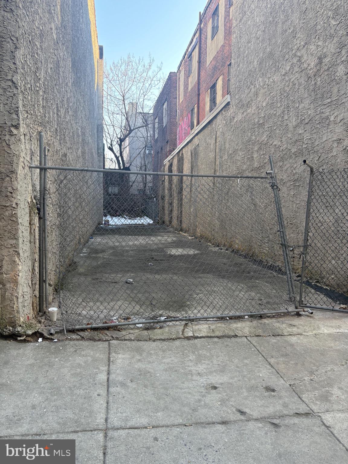 High-visibility location with strong foot traffic and easy access to public transportation.