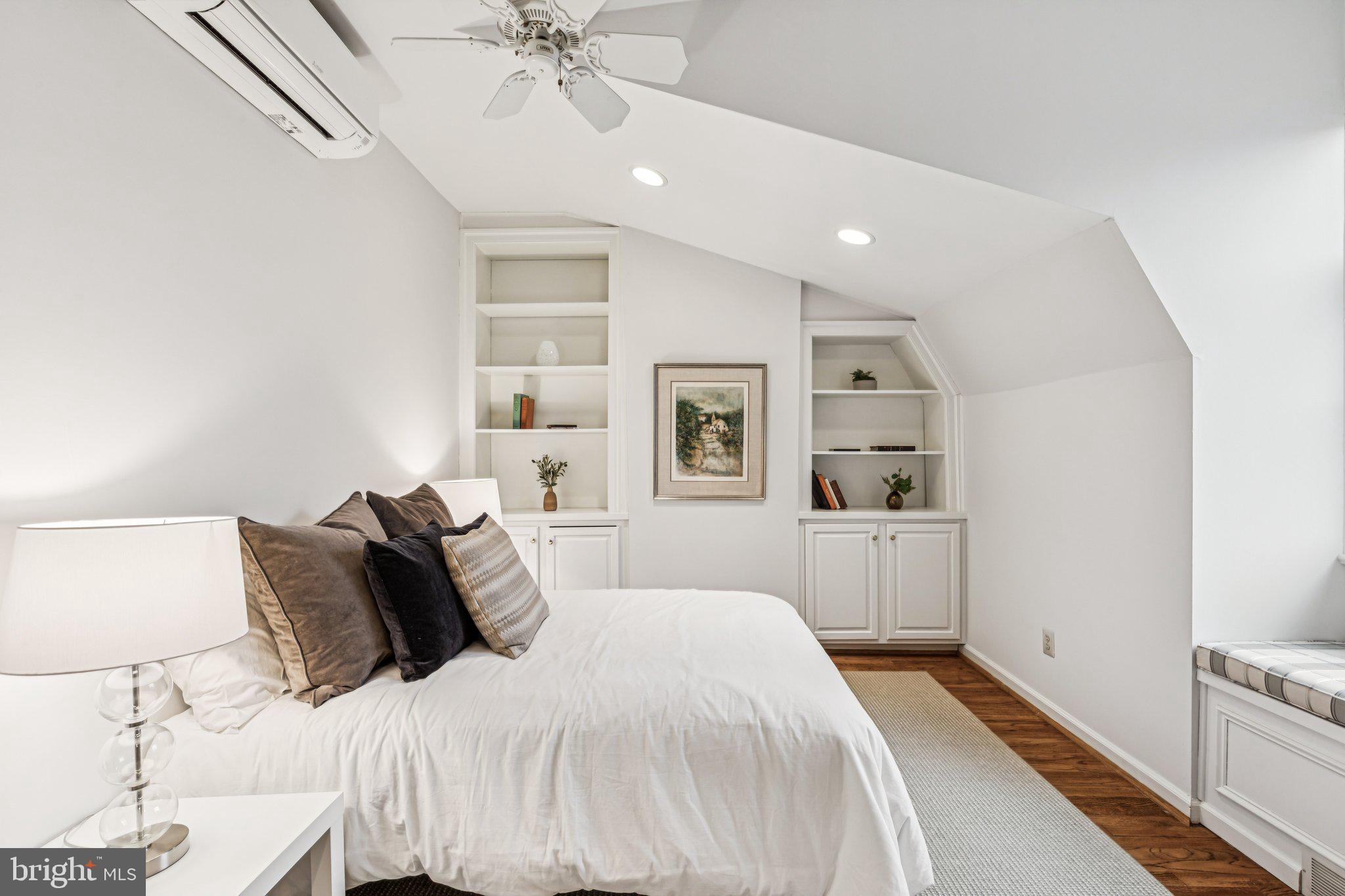 SOCIETY HILL - Residential