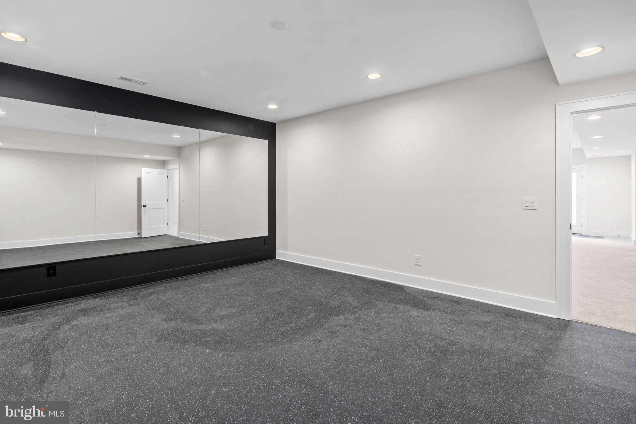 LARCHMONT TERRACE - Residential