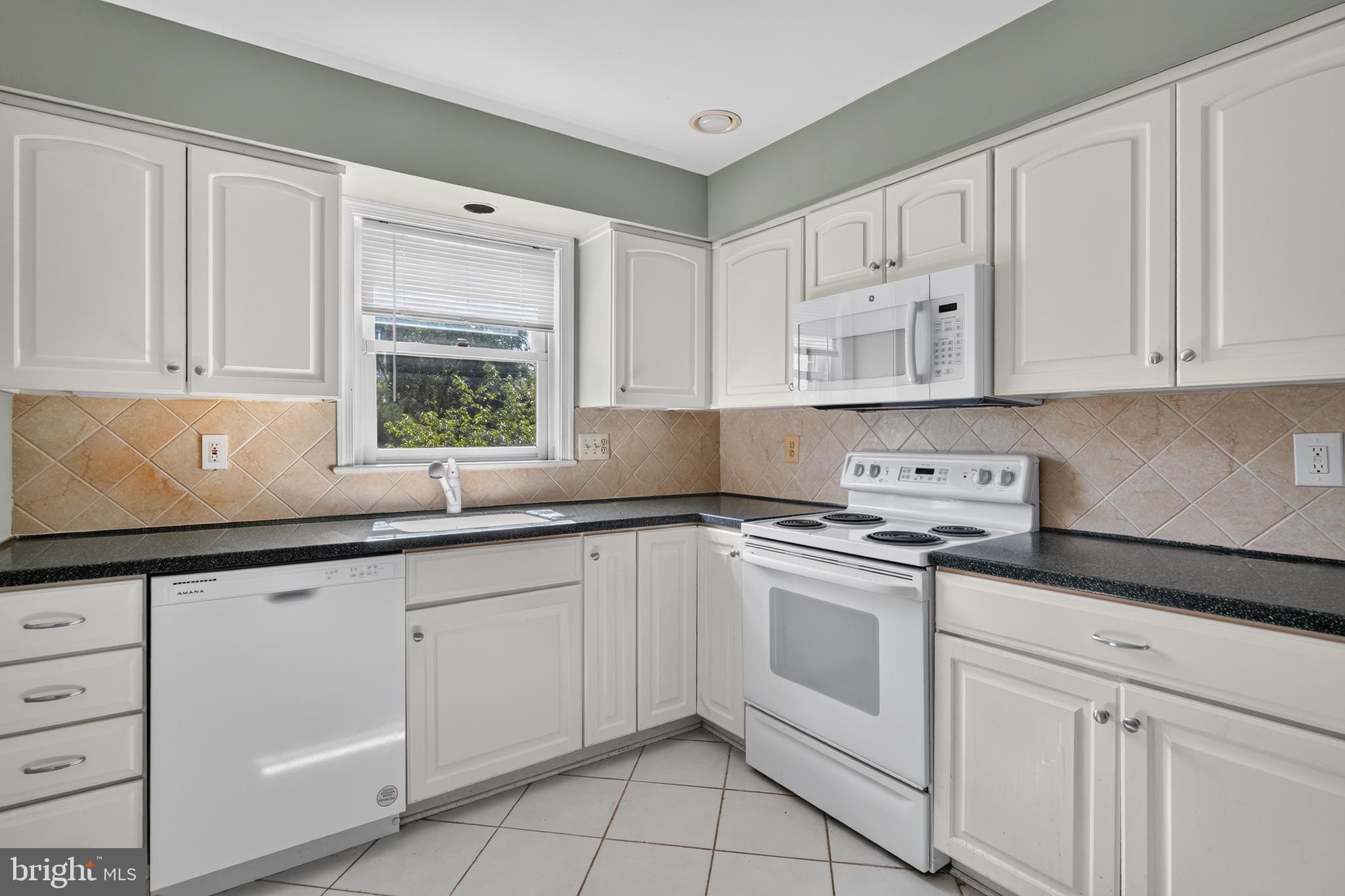 DOMINION SQUARE - Residential