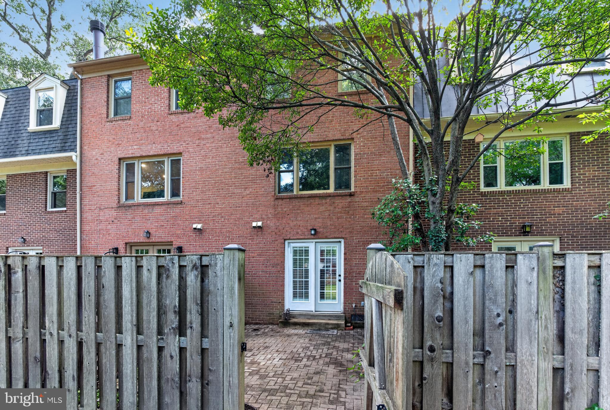 DOMINION SQUARE - Residential